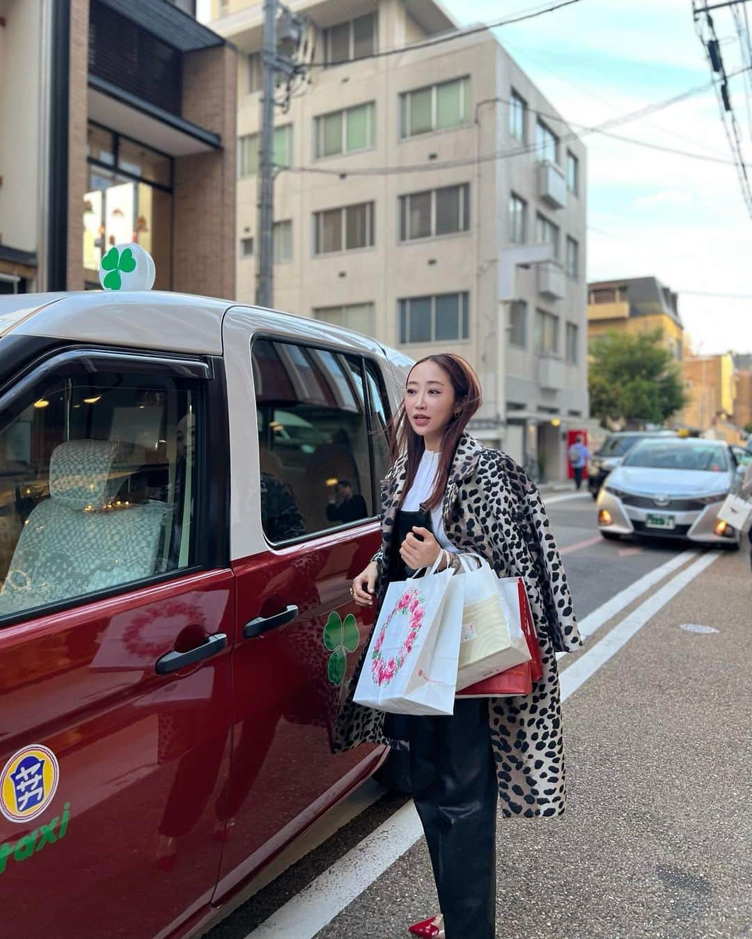神崎恵のインスタグラム：「・ 京都でのイベント終わり。 ☘️タクシー。 🍀があるという話をききました。 イベント、お会いできて幸せでした。 ありがとうございました🙏✨ また来ます！」