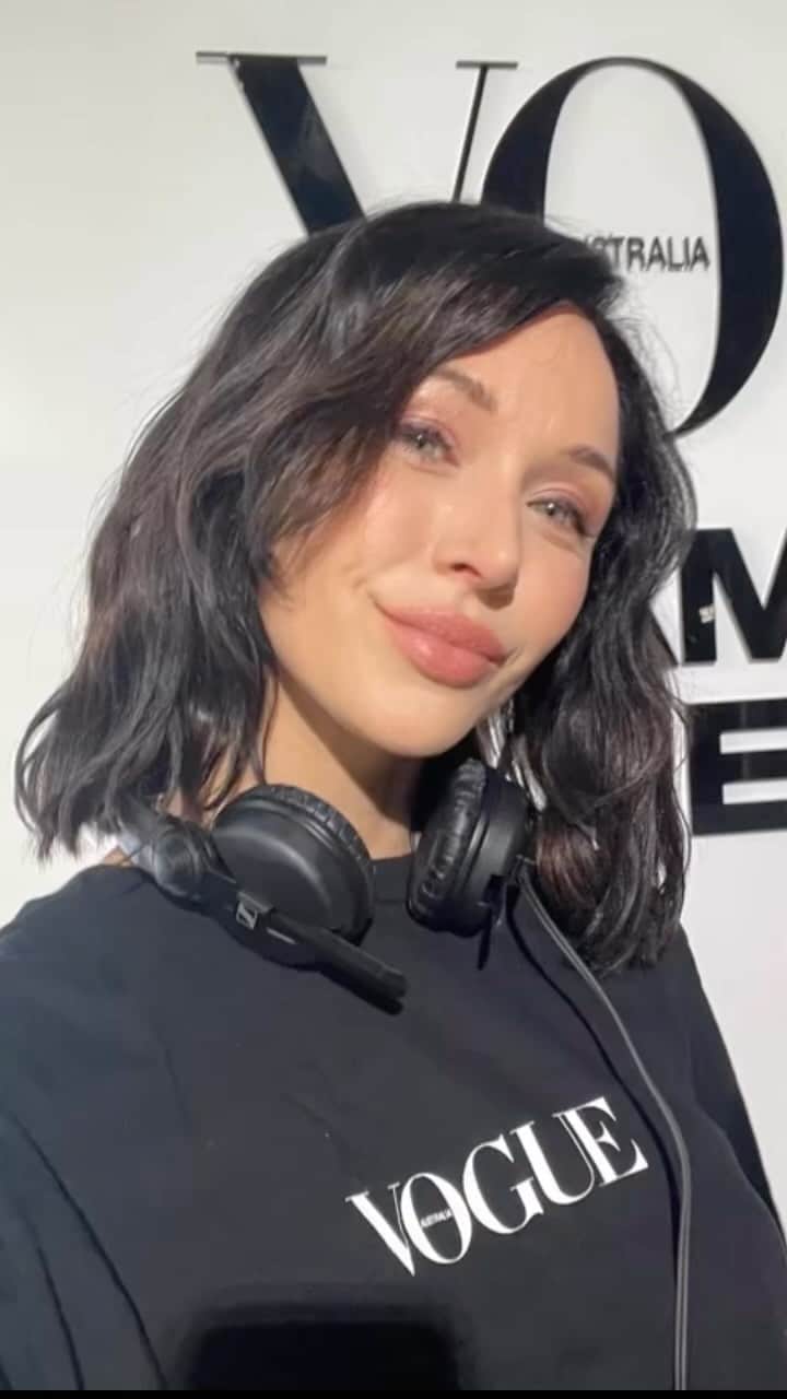 エミリー・スコットのインスタグラム：「Vogue American Express Fashion’s Night Out 🎉  Be prepared for the season’s style 👀 😍!! Thank you for an event to remember celebrating summer’s looks 😊💘」