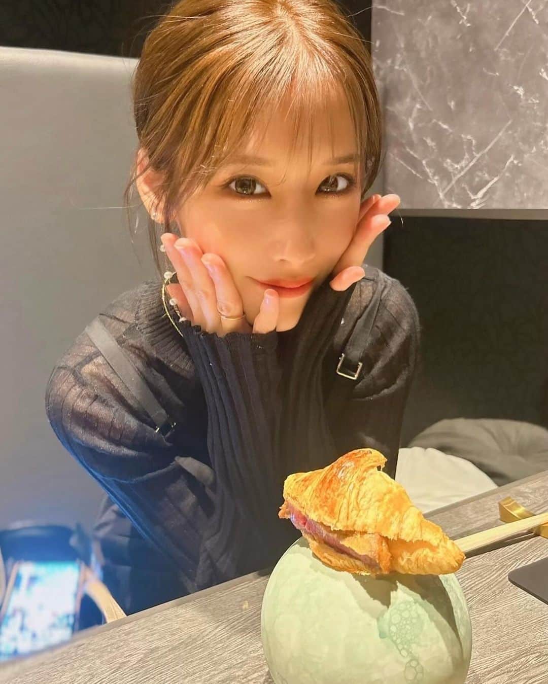 益田アンナさんのインスタグラム写真 - (益田アンナInstagram)「この間麻布十番 の@ushinikanabou_azabujuban  で女子会してきたよ🐮💗  コースが最後まで美味しかった〜！  昆布締め好きとしては牛タン昆布締めがたまらなかった🥹  またみんなで美味しいもの会したいなぁ🤤  #牛に金棒#麻布十番グルメ」10月23日 14時46分 - anna_masuda