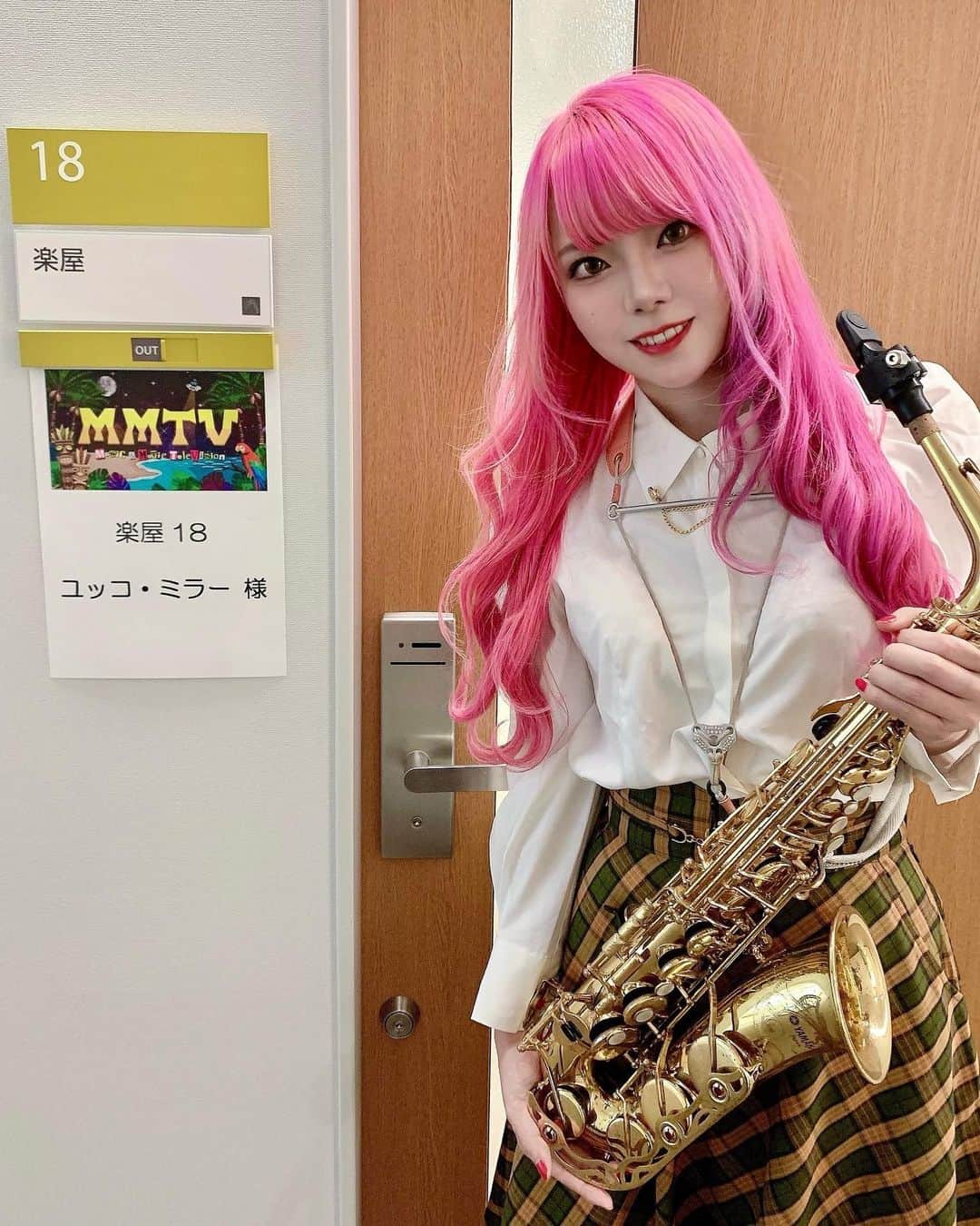 ユッコ・ミラーさんのインスタグラム写真 - (ユッコ・ミラーInstagram)「テレビ出演とラジオ出演で大阪に来ています💗 また色々お知らせします✨  #ユッコミラー #サックス #yuccomiller #유코밀러 #saxophone #sax #saxophoneplayer  #saxophonist #색소폰 #femalesaxophonist  #femalesaxplayer  #jazz #YouTube #YouTuber #pinkhair」10月23日 14時55分 - yucco_sax
