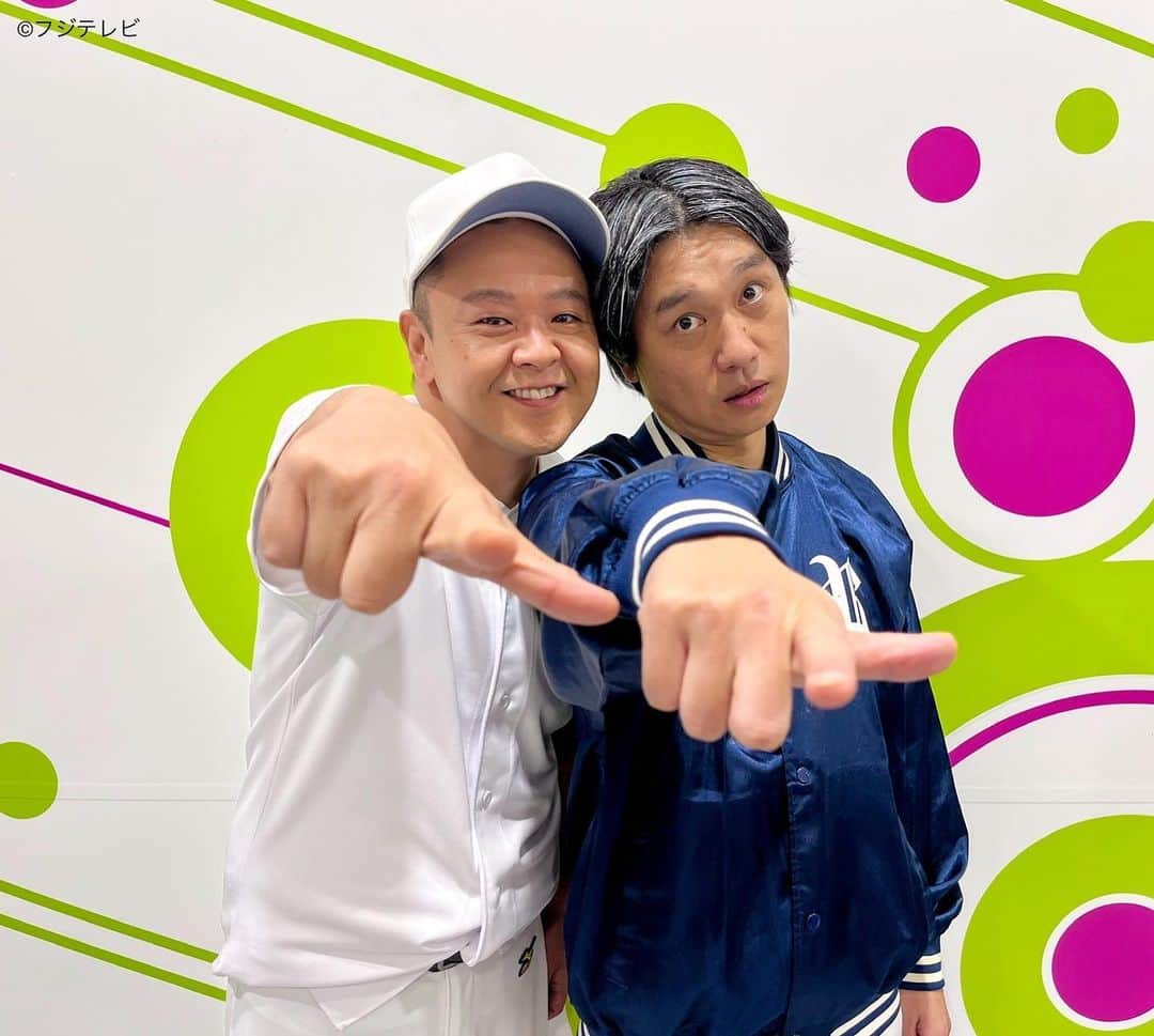 【公式】『ノンストップ！』のインスタグラム：「本日は#キングオブコント 16代王者 #サルゴリラ さんがスタジオ生出演！  コント「青春」を披露いただきました🐟🐠 本番後も仲良しなお二人の写真を📸 改めて、優勝おめでとうございます！  #赤羽健壱 #児玉智洋 #ノンストップ」