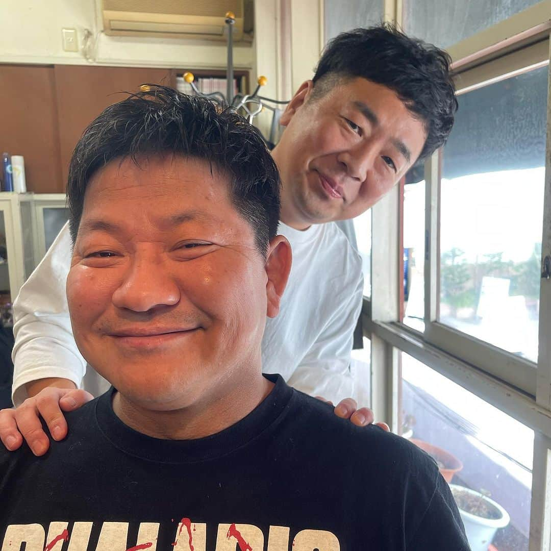 杉本知香さんのインスタグラム写真 - (杉本知香Instagram)「黒瀬くんのバイク めちゃくちゃかっこいい！ バイクまたいだ大城くんも似合ってた！  #中目黒美容室 #チャンス大城 #水曜日のダウンタウン  #パンクブーブー黒瀬#パンクブーブー #CB400four」10月23日 15時23分 - sugimotoc