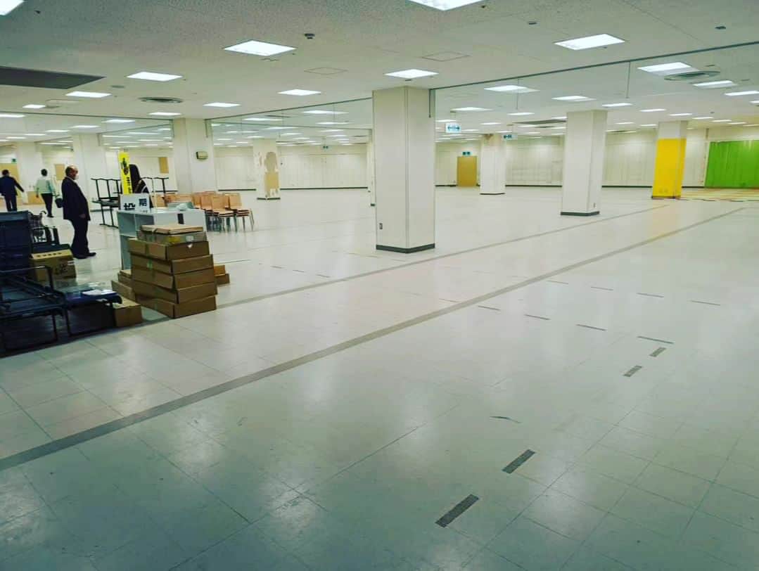 山田彩乃さんのインスタグラム写真 - (山田彩乃Instagram)「【大きすぎる子ども食堂つくります】 一部の方にはお話していましたが この度東区役所の建物3階に たぶん日本最大規模の 子ども食堂を開くことになりました！ 　 いやぁ…これは大変だ… 4月オープン予定ですがスケジュールがかなりタイトで これから工事やらなんやら準備が凄まじく 忙しくなりそうです🙏 　 また皆様の元へ寄付のお願いやご協力を仰ぎに 伺うことになるかと思いますが うち手伝うよーという方いましたらぜひ お話させてください……たすけて…笑  ○定期寄付 ○クラファン ○物品(必要なもの整理中) などが今のところ必要なご協力になるかと思います🙏😌 　 子どもたちがわくわく楽しい気持ちになれる場所を作れるように頑張ります…✊✨」10月23日 15時24分 - ayano.yamada