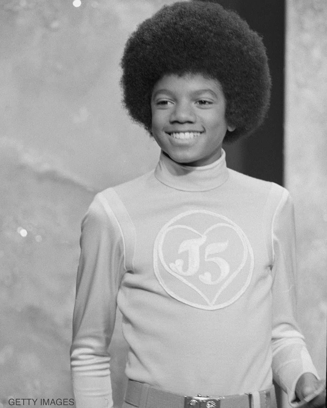 マイケル・ジャクソンのインスタグラム：「Start the week off with a smile as wide as a young Michael Jackson during the TV special “The Jackson 5 Special” which aired on CBS on this date in 1972.」