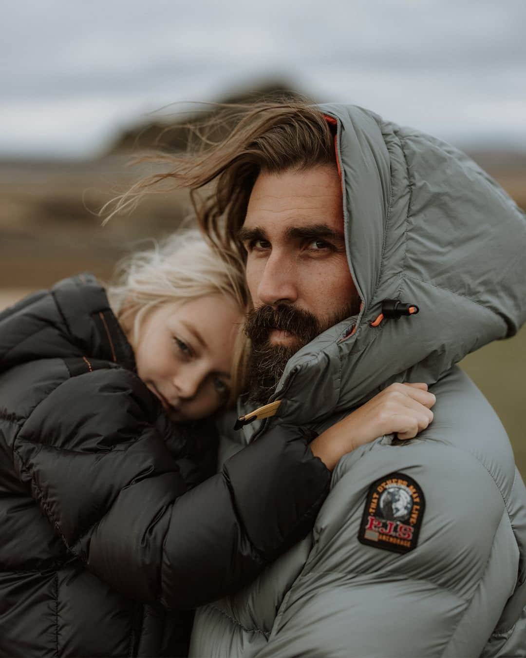 パラジャンパーズのインスタグラム：「PARAJUMPERS X ANTHONY BOGDAN  This fall-winter, Parajumpers has teamed up with creator @anthonybogdan and his daughter Molly May for an adventure through the rugged beauty of the Icelandic landscape.   Lexert, Evo Puffers series Tilly, Hollywood series  #ParajumpersXAnthonyBogdan #ForYourJourney   #Parajumpers #AnthonyBogdan #FW23 #Outerwear #ParajumpersFW23 #WinterOutfitInspo #FallWinter23 #Iceland #Travel #Wanderlust #VisitIceland #Hiking #Puffers #MensStyle #MensOOTD #FallFashion」