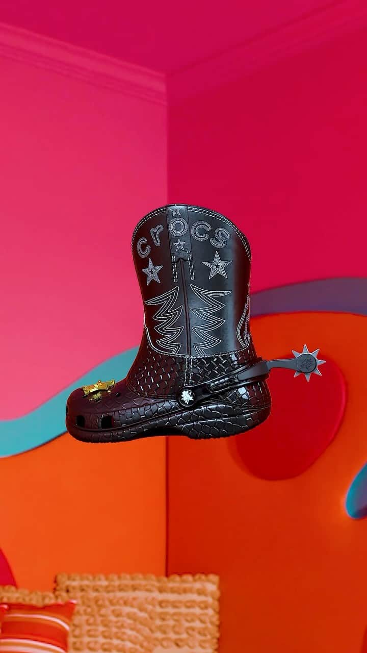 クロックスのインスタグラム：「Introducing the Crocs Classic Cowboy Boot. For our fans. Inspired by our fans. Instant style points +++」