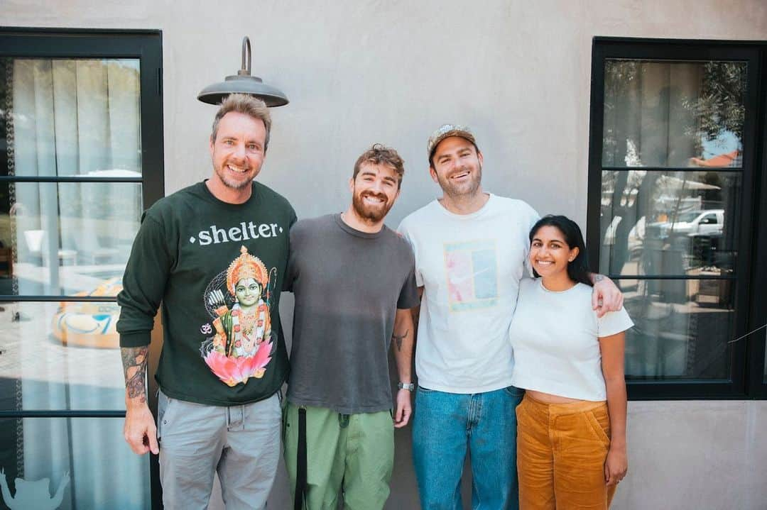 ダックス・シェパードのインスタグラム：「Alex and Drew of @thechainsmokers were wonderful guests. I hope to spend the weekend in Vegas with them soon :) @armchairexppod @spotifypodcasts」