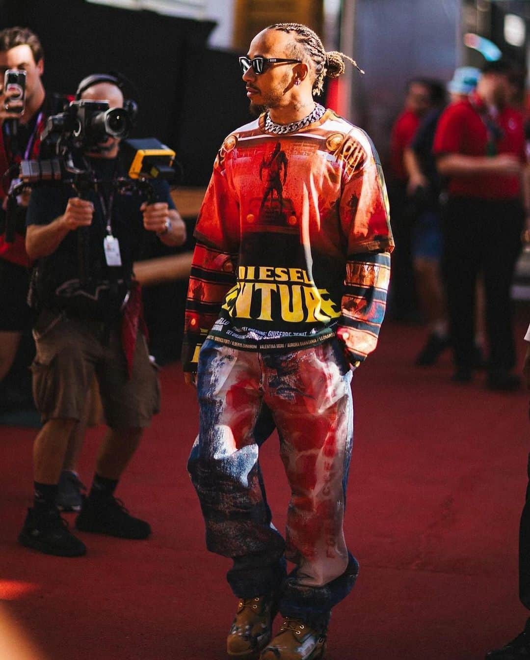 ディーゼルのインスタグラム：「Headliners.   @lewishamilton wears the #DieselSS24 Runway Show Collection at the F1 US Grand Prix 2023 in Austin, Texas.    #ForSuccessfulLiving」