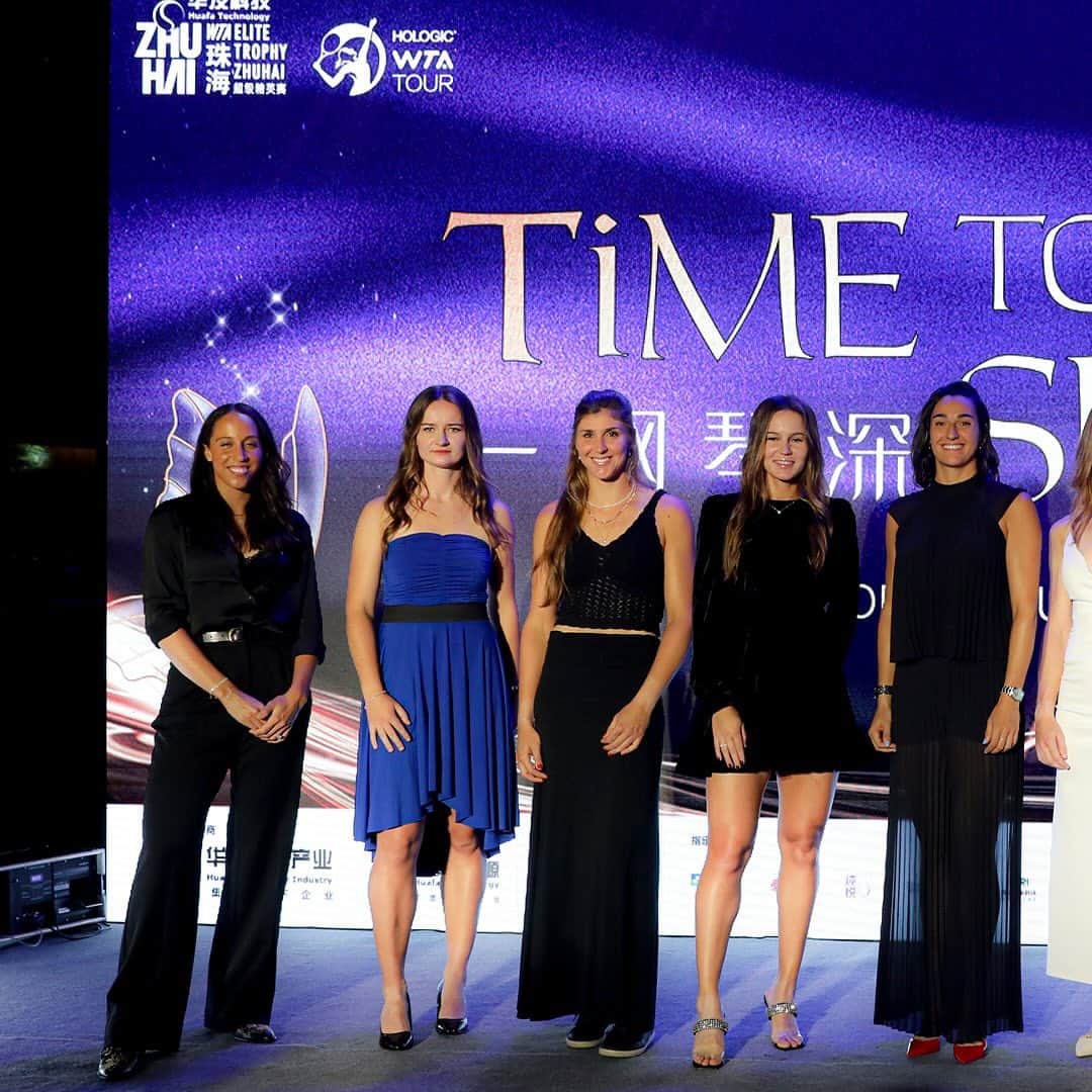 WTA（女子テニス協会）のインスタグラム：「Time to SHINE in Zhuhai ✨  Dazzling at the Player Party ahead of the @wtaelitetrophy - the end-of-season tournament featuring 11 singles players ranked in the Top 30 at the end of the year plus a wild card, in addition to six doubles teams contesting a round robin format!  #WTAEliteTrophy」