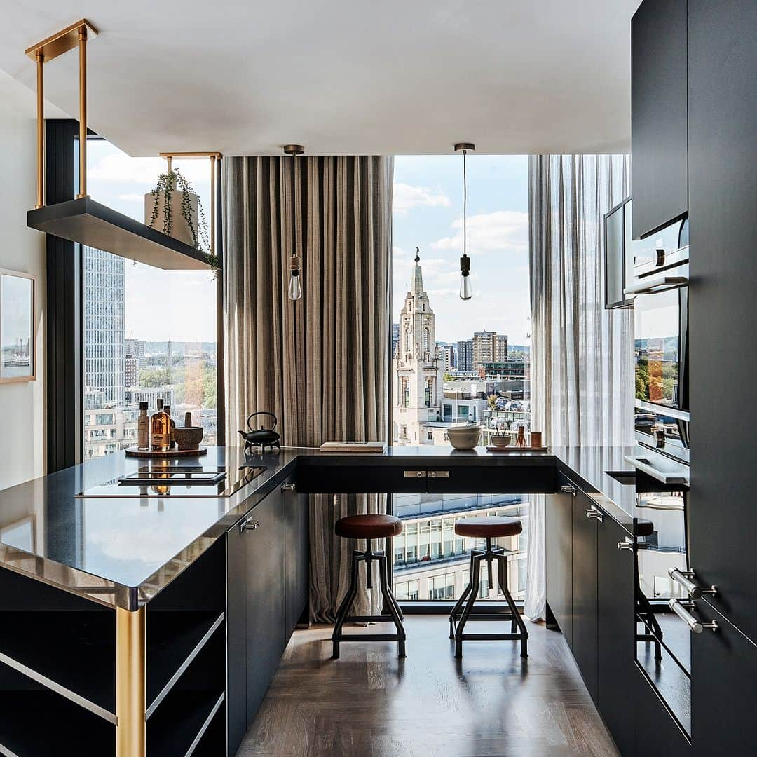 B&B Italiaさんのインスタグラム写真 - (B&B ItaliaInstagram)「From the panoramic views of the City of London to the meticulously designed interiors, every detail of One Crown Place apartments tells a story. The abundance of natural light, the elegant oak herringbone flooring, and the luxurious brass and marble accents create a space that's both welcoming and refined. And let's not forget the pièce de résistance - bespoke kitchens and wardrobes by B&B Italia and Arclinea.   @onecrownplace   #bebitalia #design #OneCrownPlace #London #Arclinea」10月24日 1時00分 - bebitalia