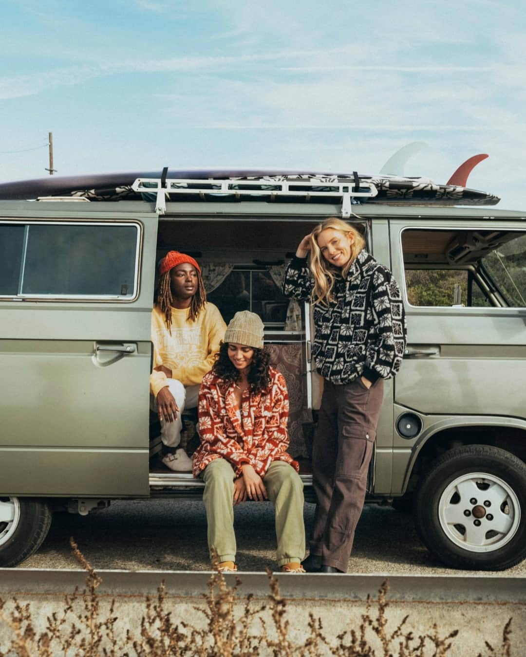 BILLABONG WOMENSのインスタグラム：「Join us on a holiday road trip with the gals along the California central coast #GiveBillabong  📷 @willadlerphotographs」