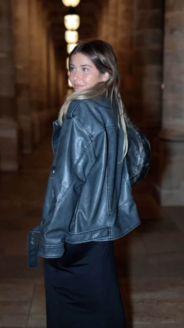 Stradivariusのインスタグラム：「Night out look with a hint of misterious 🪩#stradivarius #stradilooks」