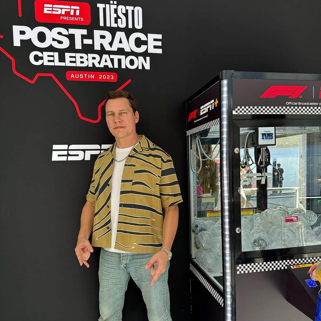 ティエストさんのインスタグラム写真 - (ティエストInstagram)「I took my twin brother’s truck to the race @espn @f1 @teslamotors」10月24日 1時03分 - tiesto