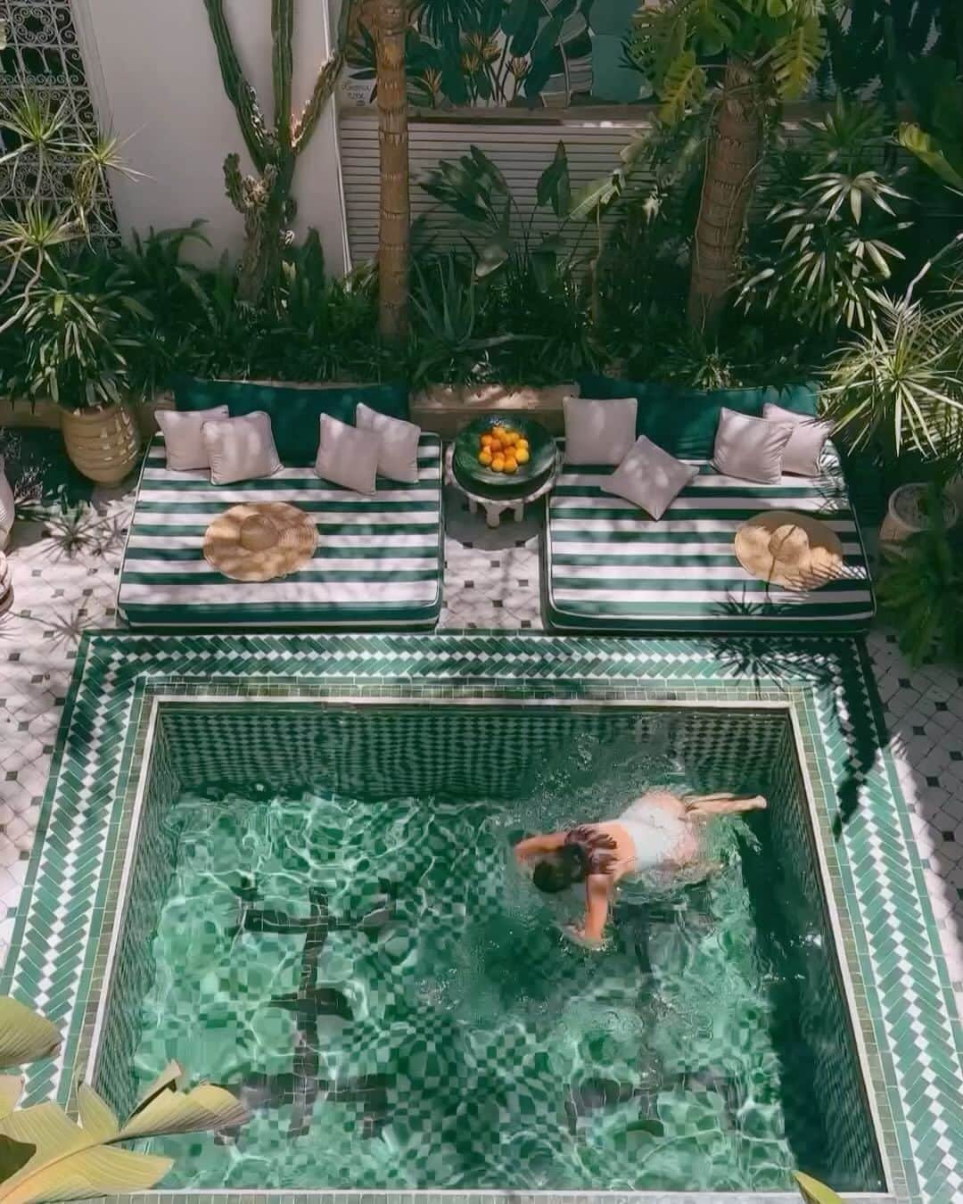 のインスタグラム：「Join @sabrina_diaries, @ananewyork, and @villatajmarrakech in the enchanting city of Marrakesh, where they take us around our three Bucket List Hotels - the beautiful Riad Yasmine, Nobu Marrakech and Villa Taj Marrakech. 🇲🇦 Perfect for unwinding after a day exploring the bustling medina and city! 🌟  1️⃣ Riad Yasmine by @sabrina_diaries 2️⃣ Nobu Marrakech by @ananewyork 3️⃣ Villa Taj Marrakech by @villatajmarrakech  📍 Marrakesh, Morocco 🎶 Francis Lai, Nicole Croisille, Pierre Barouh - Un Homme Et Une Femme」