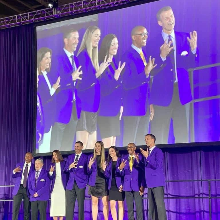 ペイジュ・マッケンジーさんのインスタグラム写真 - (ペイジュ・マッケンジーInstagram)「What an incredible weekend. I am humbled and honored to be in the company of some of the greats that have worn the purple and gold. I love this university and athletic department. Congratulations to  the HOF class of 2023. It was amazing to share this weekend with you. Thank you to my family for being there. It was pretty special to join my brother in the hall and be first siblings in UW HOF. Go Dawgs!💜」10月24日 1時06分 - paigegolf