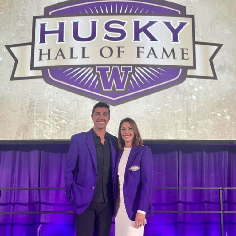 ペイジュ・マッケンジーのインスタグラム：「What an incredible weekend. I am humbled and honored to be in the company of some of the greats that have worn the purple and gold. I love this university and athletic department. Congratulations to  the HOF class of 2023. It was amazing to share this weekend with you. Thank you to my family for being there. It was pretty special to join my brother in the hall and be first siblings in UW HOF. Go Dawgs!💜」