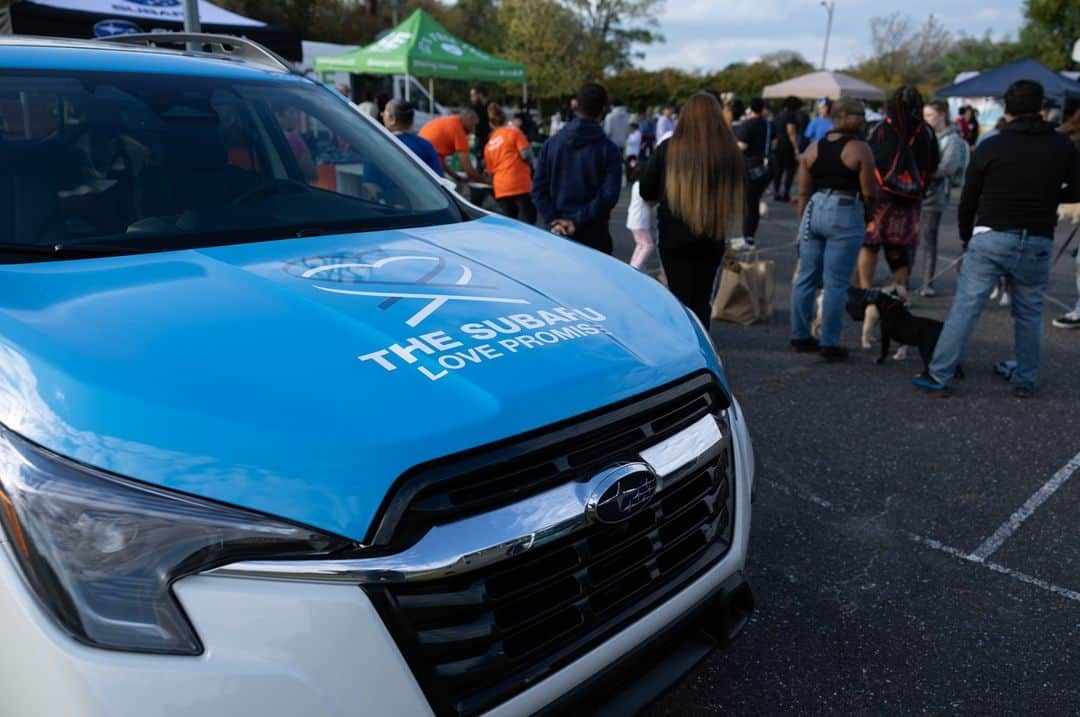 Subaru of Americaさんのインスタグラム写真 - (Subaru of AmericaInstagram)「Last week, Subaru employees volunteered at the Vets on Wheels program with the Animal Welfare Association to help celebrate Camden's #MakeADogsDay with residents and their furry friends.   Attendees and their pets enjoyed games, food trucks, giveaways, and free pet medical services.  Click the link in our bio to learn more about #SubaruLovesPets.  #LifeAtSubaru」10月24日 1時13分 - subaru_usa