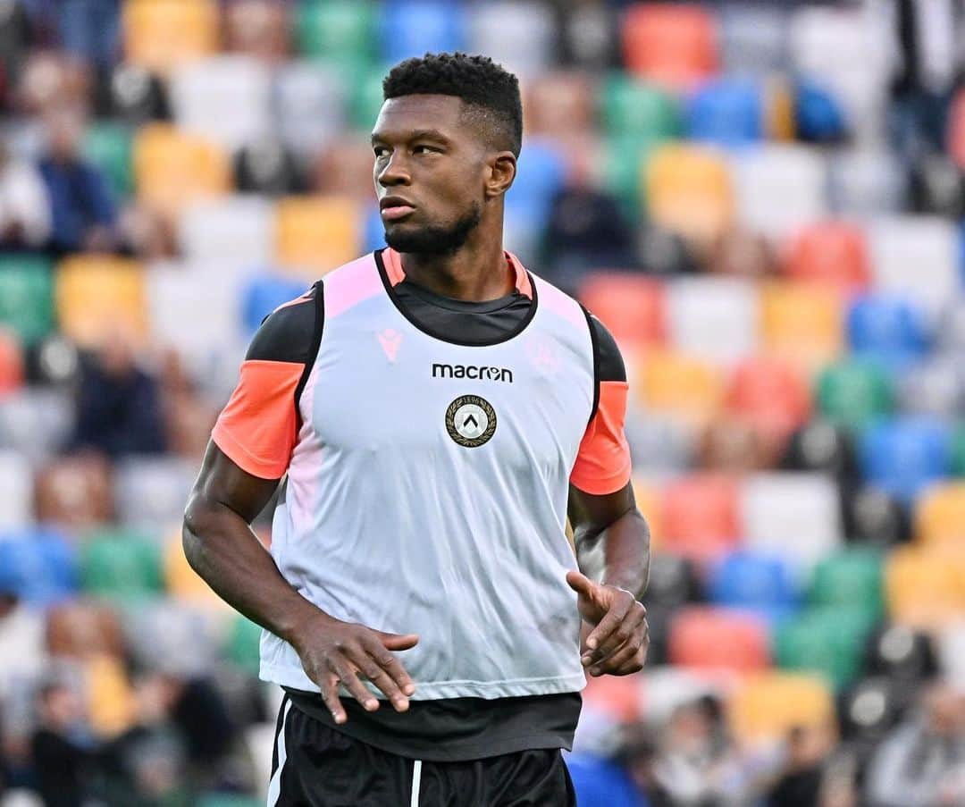ウディネーゼ・カルチョのインスタグラム：「WARM UP 🔥   ⚪️⚫️ #ForzaUdinese #AlèUdin #Udinese」