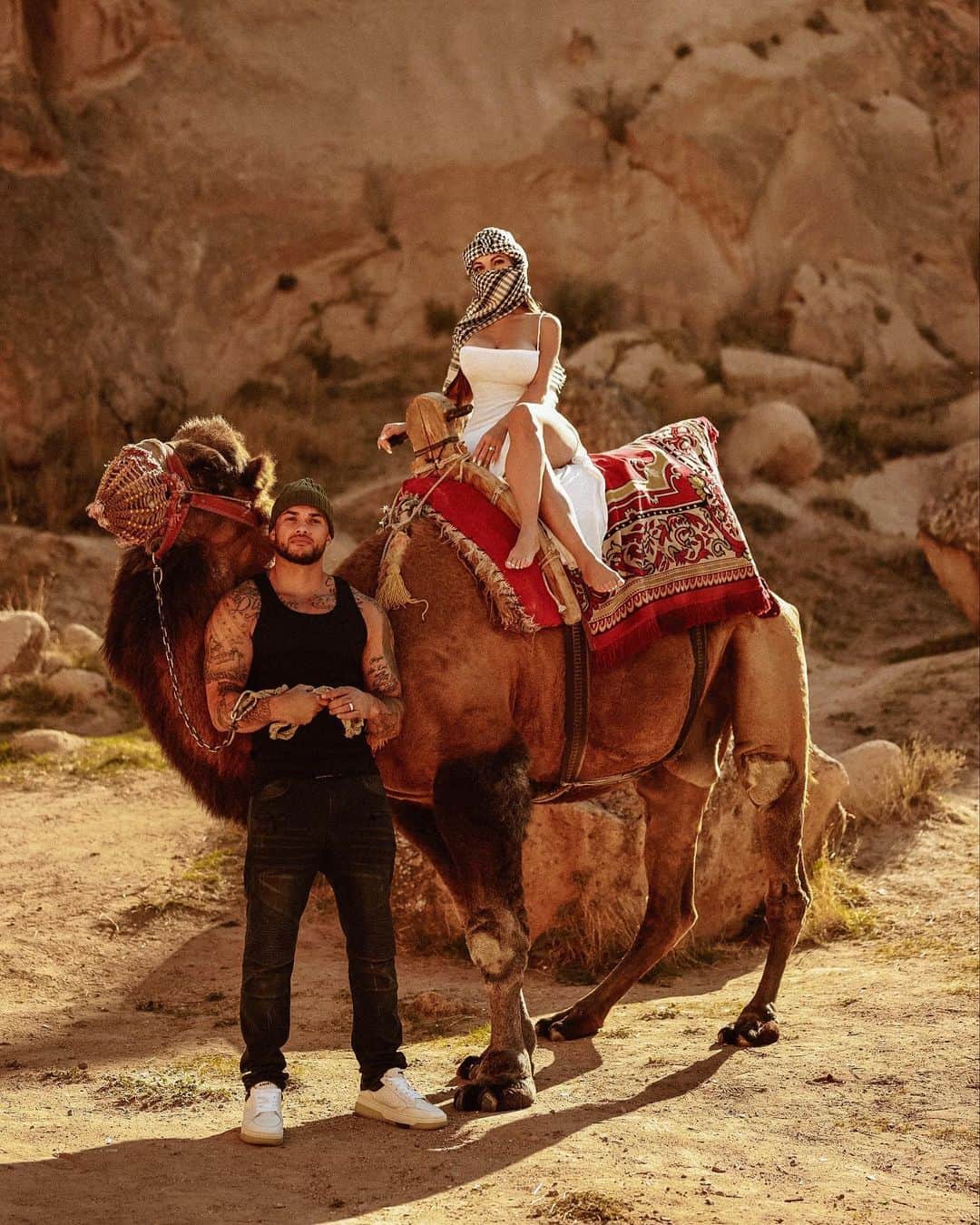 Aylen Aさんのインスタグラム写真 - (Aylen AInstagram)「Embracing the rhythm of Cappadocia 🐫」10月24日 1時14分 - aylen25