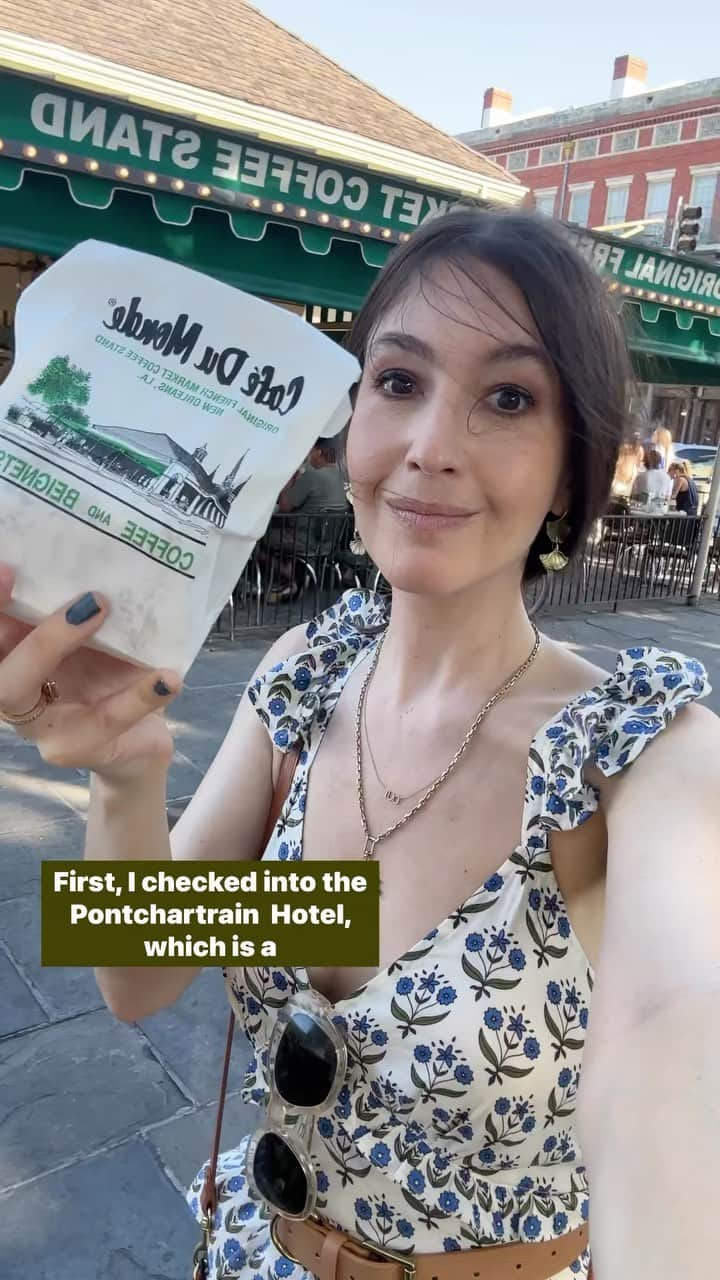 ケイト・ボイージェルのインスタグラム：「Come behind the scenes with me and explore all the hidden gems I got to visit on my most recent trip to New Orleans! @visitneworleans #ad   First, I checked into the @thepontchartrain hotel, which is a gorgeous, historic jewel box of a hotel in the beautiful Garden District. We had a fantastic dinner at the hotel’s restaurant, @jackrosenola, which features a delicious menu and stunning interior design.   The next day, between all the epic live music events, we explored the Marigny and Bywater area by stopping at the incredibly charming @elyisanbarnola for lunch followed by @bacchanalwine for outdoor happy hour. We wandered back to the French Quarter for dinner at @jewelnola, my personal favorite stop in the city for fabulous craft cocktails in a magical setting.   We went all out on traditional New Orleans classics the next day with a jazz brunch at @commanderspalace, followed by an amazing dinner at @arnaudsnola in the French Quarter.   Bookmark the Pontchartrain Hotel and all these spots for your next trip to make it unforgettable, and be sure to check out New Orleans for your next travel destination! #VisitNewOrleans」