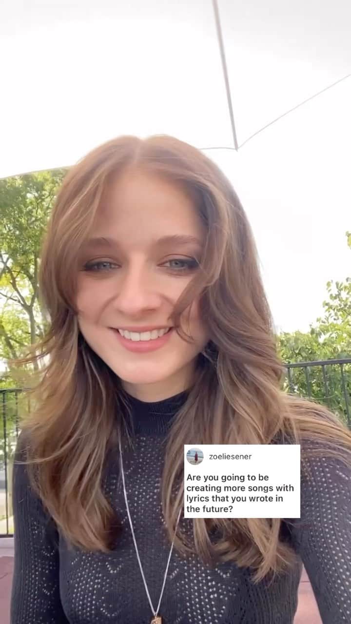 ジャッキー・エヴァンコのインスタグラム：「Get ready! Something fun is announcing next week. Leave a comment with your guesses. 🖤」
