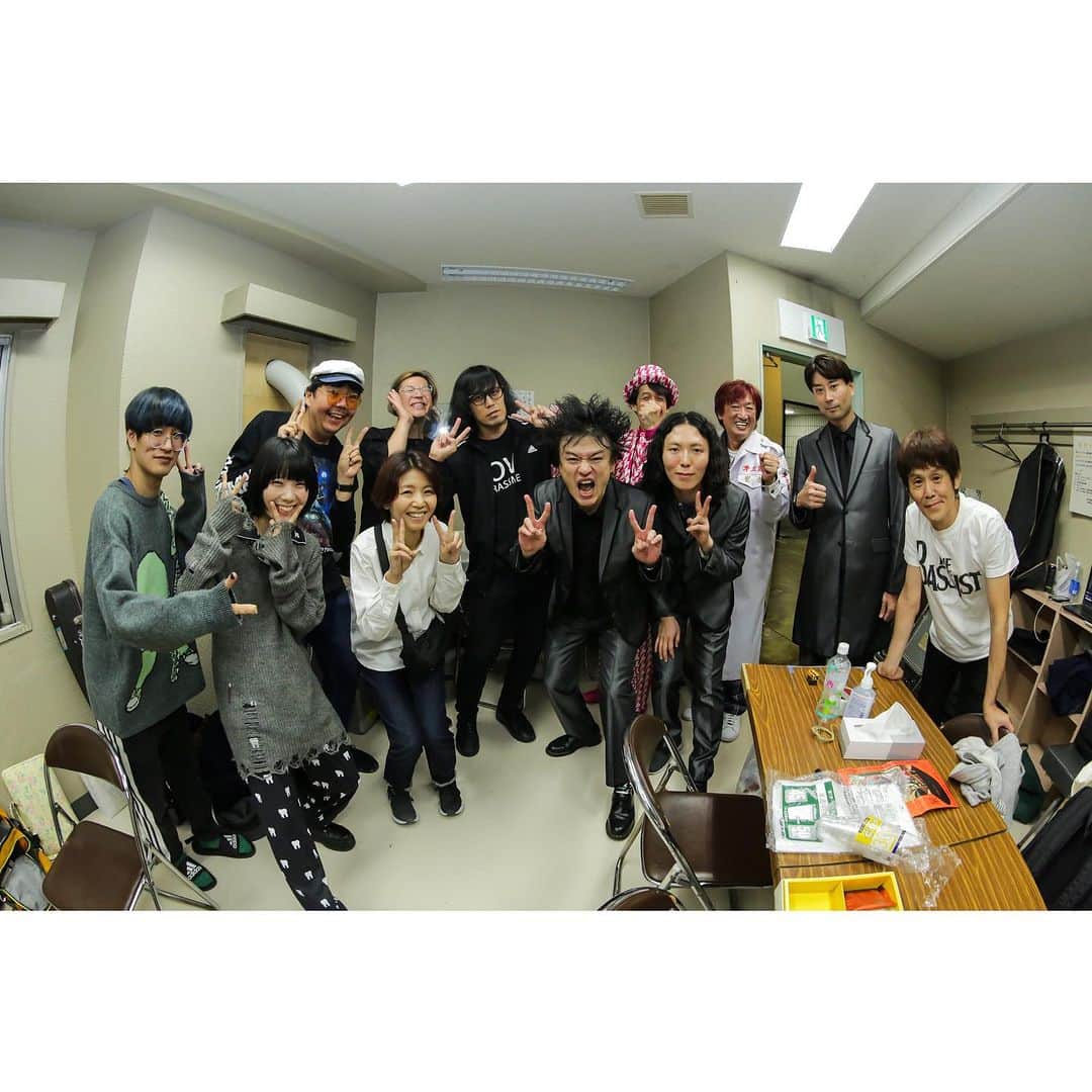 ジョニー大蔵大臣さんのインスタグラム写真 - (ジョニー大蔵大臣Instagram)「【配信決定！】 配信期間10/29(日)18:00-11/12(日)23:59 ツイキャスプレミアム　2800円 購入ページ↓ twitcasting.tv/j_ookura_daiji… 水中、それは苦しいpresents『音楽のちから2023』 10/14(土)上野公園野外ステージ ※録画して徹底的に編集しての配信です！  【出演者】 水中、それは苦しい 3人トモフスキー ホフディラン レ・ロマネスク 松永天馬(アーバンギャルド) ヨネダ2000 ギャバホイ いつもここから NaNoMoRaL  本編はほぼノーカット！ 各出演者のコメントや楽屋風景も盛り込んだうっすらドキュメンタリーな、ちゃんとした作品に仕上げます！ 音も可能な限り調整していますが、ライブ録音のため一部隠しきれないノイズが入る場合やカラスの声などが入る場合がありますので予めご了承ください。 ※出演者の希望により「あそこはよくないことを言ってしまったのでカットしてほしい」など、あった場合はカットします。 全4時間から5時間で収めます。 観てください！」10月24日 1時49分 - j_ookura_daijin