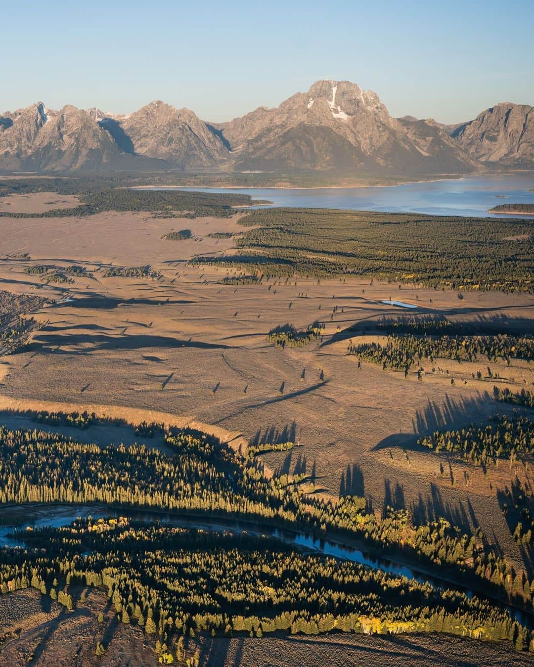 National Geographic Travelさんのインスタグラム写真 - (National Geographic TravelInstagram)「Photo by @taylorglenn | An aerial view of the iconic Snake River and Teton Range, as seen from a fixed-wing aircraft above Jackson Hole, Wyoming. The Snake River begins its more than thousand-mile (1,600-kilometer) journey in Yellowstone National Park and winds its way through Wyoming, Idaho, Oregon, and Washington on its course to the Columbia River. Follow @taylorglenn for more from Wyoming and beyond.」10月24日 2時01分 - natgeotravel