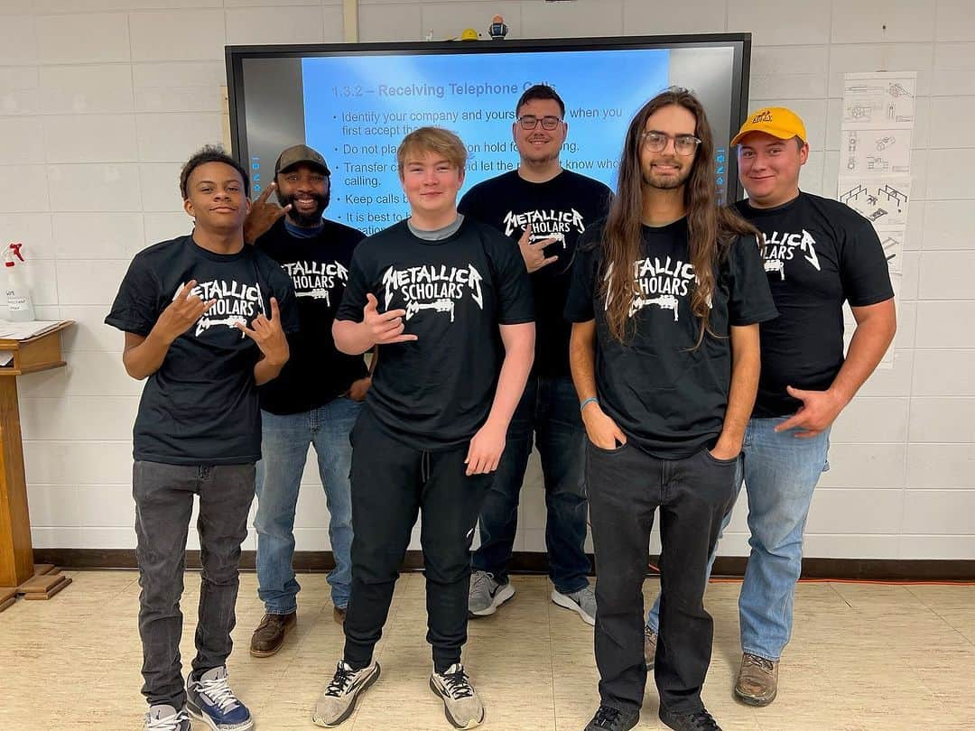 メタリカのインスタグラム：「This week’s #MetallicaScholarsMonday comes to us courtesy of a parent. Lisa’s son Tucker recently started in our program at South Louisiana Community College, and she reached out to let us know how much she values the #MetallicaScholars Initiative.  “I wanted to extend my sincerest gratitude to Metallica for bestowing upon students grants for career and technical education. I am a 27-year veteran educator who has spent the majority of her career at the high school level, in which the push is for students to attend four-year universities. Not all students are four-year university students, but that does not mean their worth in society is any less. No society can exist on university graduates alone; therefore, it is essential that young people obtain career and technical education. My son loves working with metal, and thanks to a Metallica grant, he attended his first day of school today to become a precision machinist. Thank you, Metallica, for giving back! What you’re doing through your grant program is making a lasting impact on families and our society as a whole.”  Thank you so much, Lisa, for articulating exactly why we got into workforce education in the first place. And to Tucker and all his classmates, we’ll be cheering you on as you complete the Precision Machining Technology Program!  Meet more of our students ➡️ talli.ca/scholars-spotlight (link in bio)  #AWMH #MetallicaGivesBack」