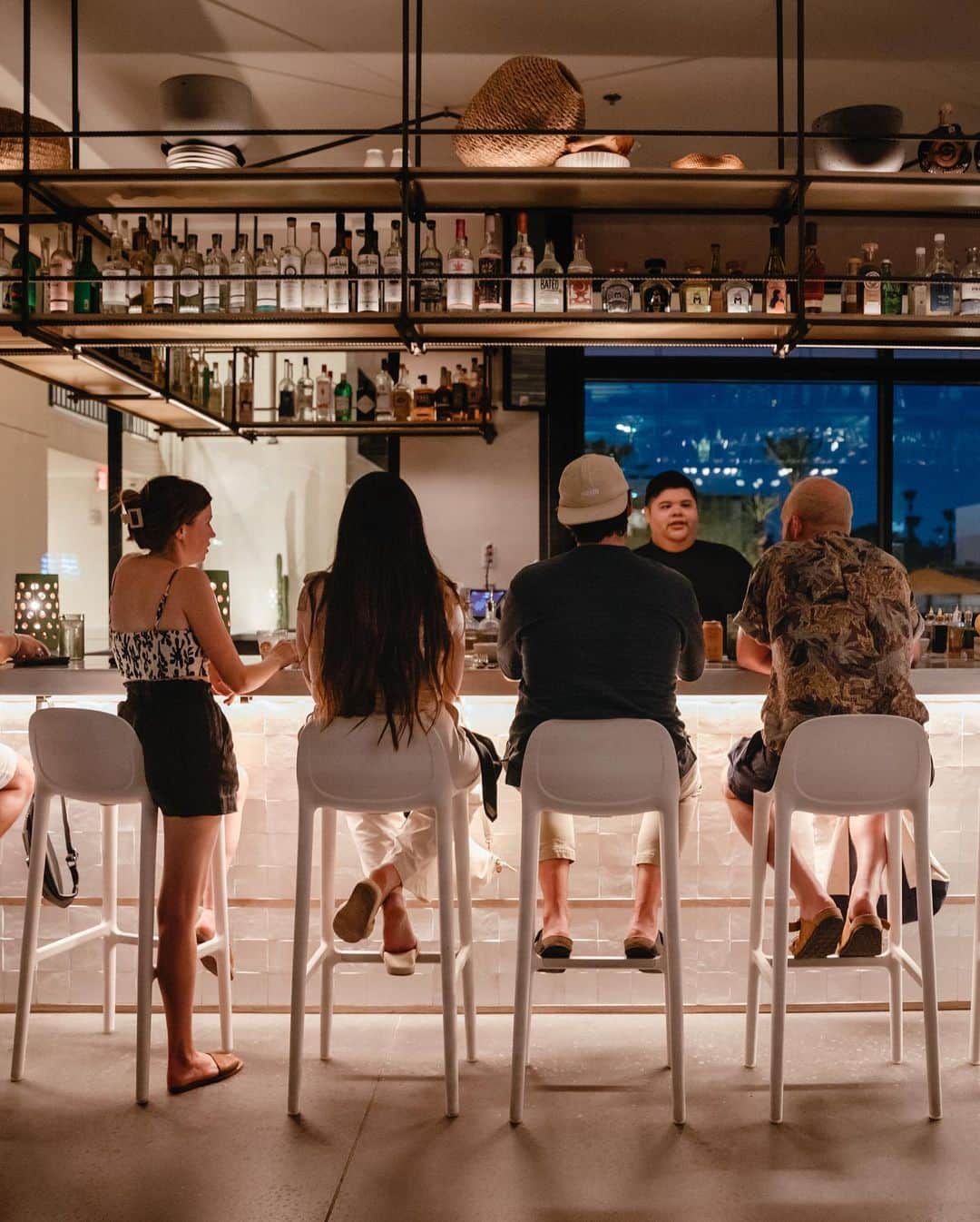 ローレン·ランドルフのインスタグラム：「Photography for @drift.hotels / @malezaps Industry Night, every Monday.」