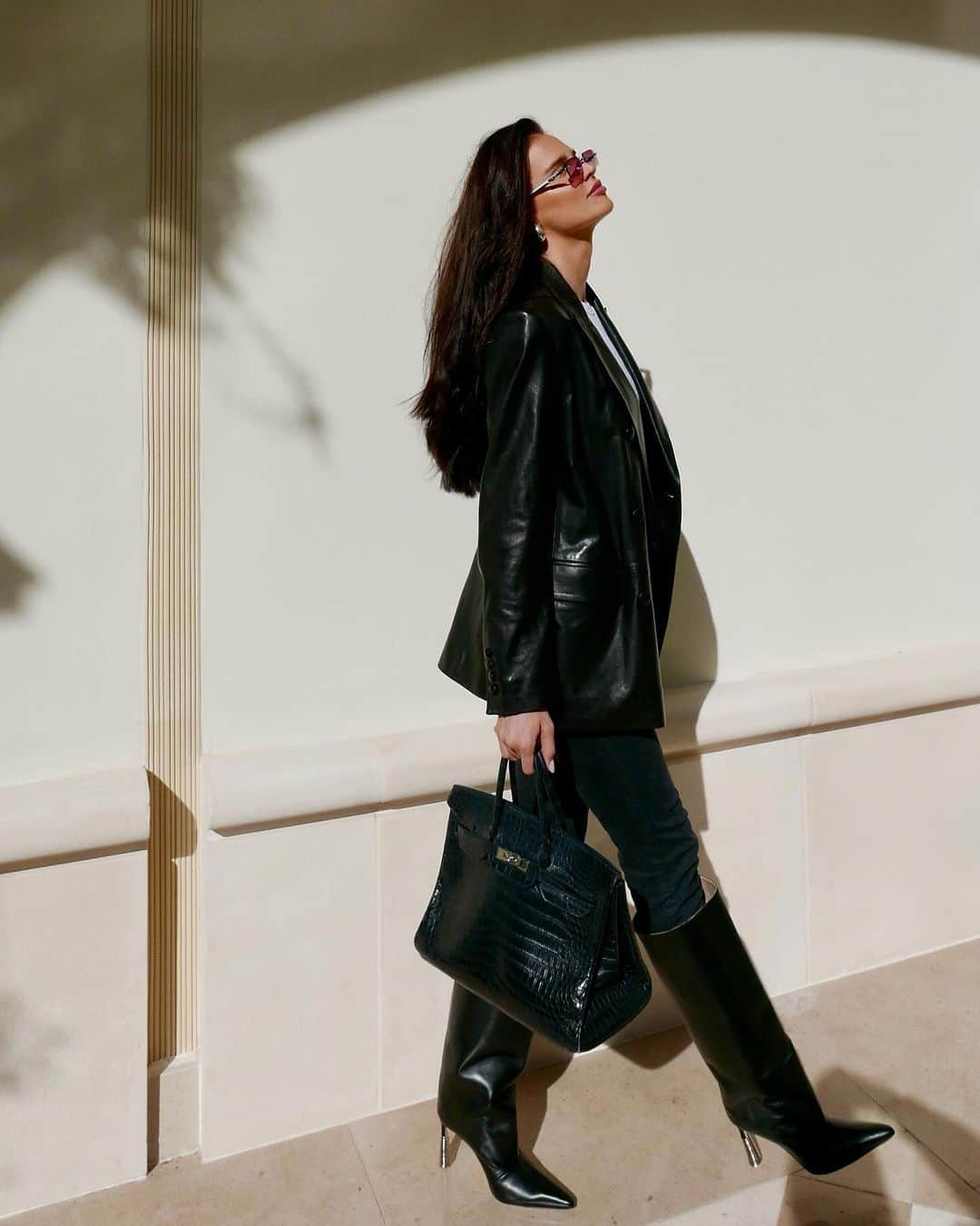 アンナ・アンドレスさんのインスタグラム写真 - (アンナ・アンドレスInstagram)「Hey Monday! ⠀ Look: leather jacket @iroparis  sunglasses @chromeheartsofficial  boots @ricagno_  bag @hermes  t shirt @americanvintage_officiel  jeans @helmutlang  ⠀ #mondays #ootd」10月23日 17時21分 - ann.andres