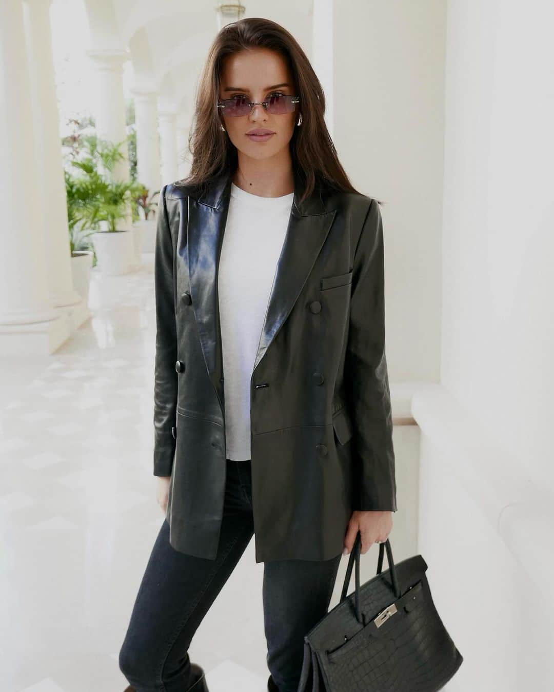 アンナ・アンドレスさんのインスタグラム写真 - (アンナ・アンドレスInstagram)「Hey Monday! ⠀ Look: leather jacket @iroparis  sunglasses @chromeheartsofficial  boots @ricagno_  bag @hermes  t shirt @americanvintage_officiel  jeans @helmutlang  ⠀ #mondays #ootd」10月23日 17時21分 - ann.andres
