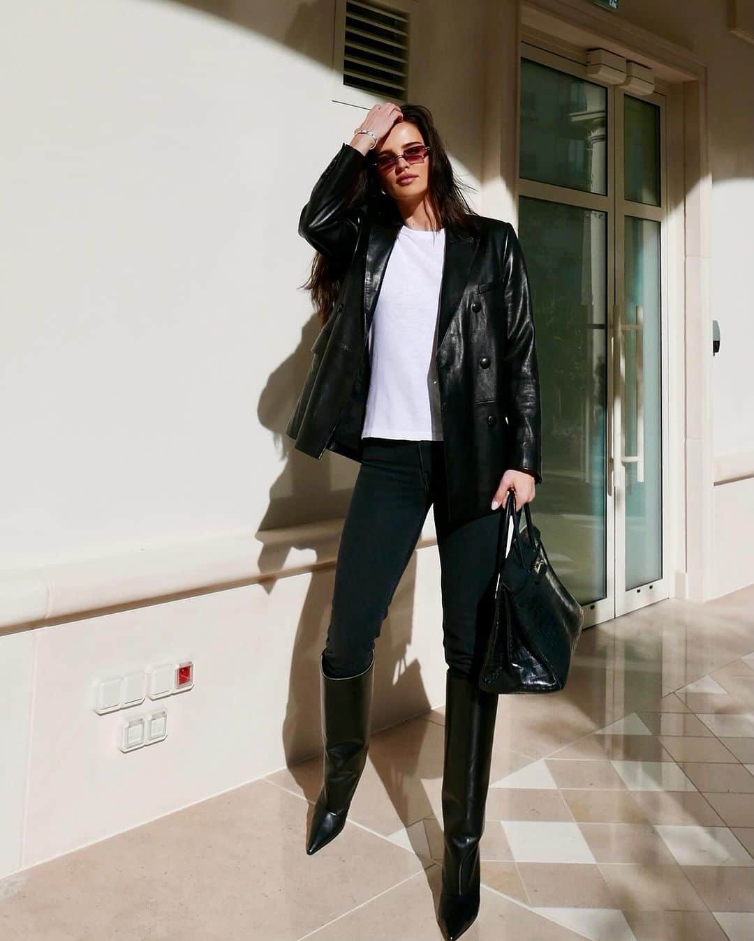 アンナ・アンドレスさんのインスタグラム写真 - (アンナ・アンドレスInstagram)「Hey Monday! ⠀ Look: leather jacket @iroparis  sunglasses @chromeheartsofficial  boots @ricagno_  bag @hermes  t shirt @americanvintage_officiel  jeans @helmutlang  ⠀ #mondays #ootd」10月23日 17時21分 - ann.andres