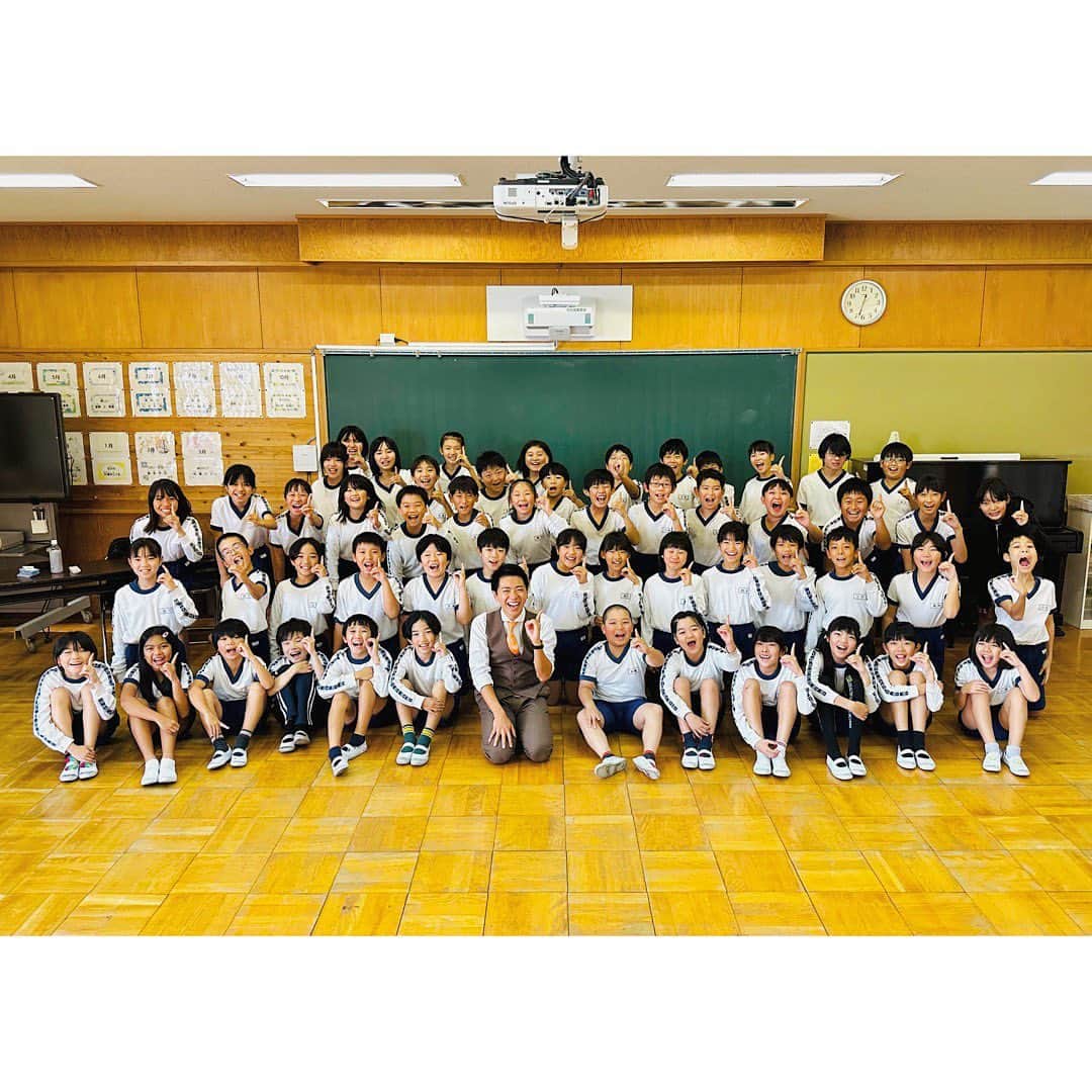 のインスタグラム：「SDGs教室@蒲郡東部小🍀 . 先日 #蒲郡東部小学校 にお招きいただき、 #SDGs出前教室 を行いました☀️ . "自分の言葉"で、積極的に発言してくれるみんなの姿に、 先生は大変感銘を受けました！！ . 未来に向かって羽ばたいていくみんなを 心から応援しています‼️☺️ . . #ウルフィキャラバン #ウルフィ #ドデスカ #ドデスカプラス #ドデスカ＋ #メーテレ #アップ #アナウンサー #フィールドキャスター #ニュースワード #SDGsビジネスマスター #社会調査士 #スピーチコンサルタント #スピーチ #トーク #話し方 #スピーチトレーナー #スピーチライター #上坂嵩」