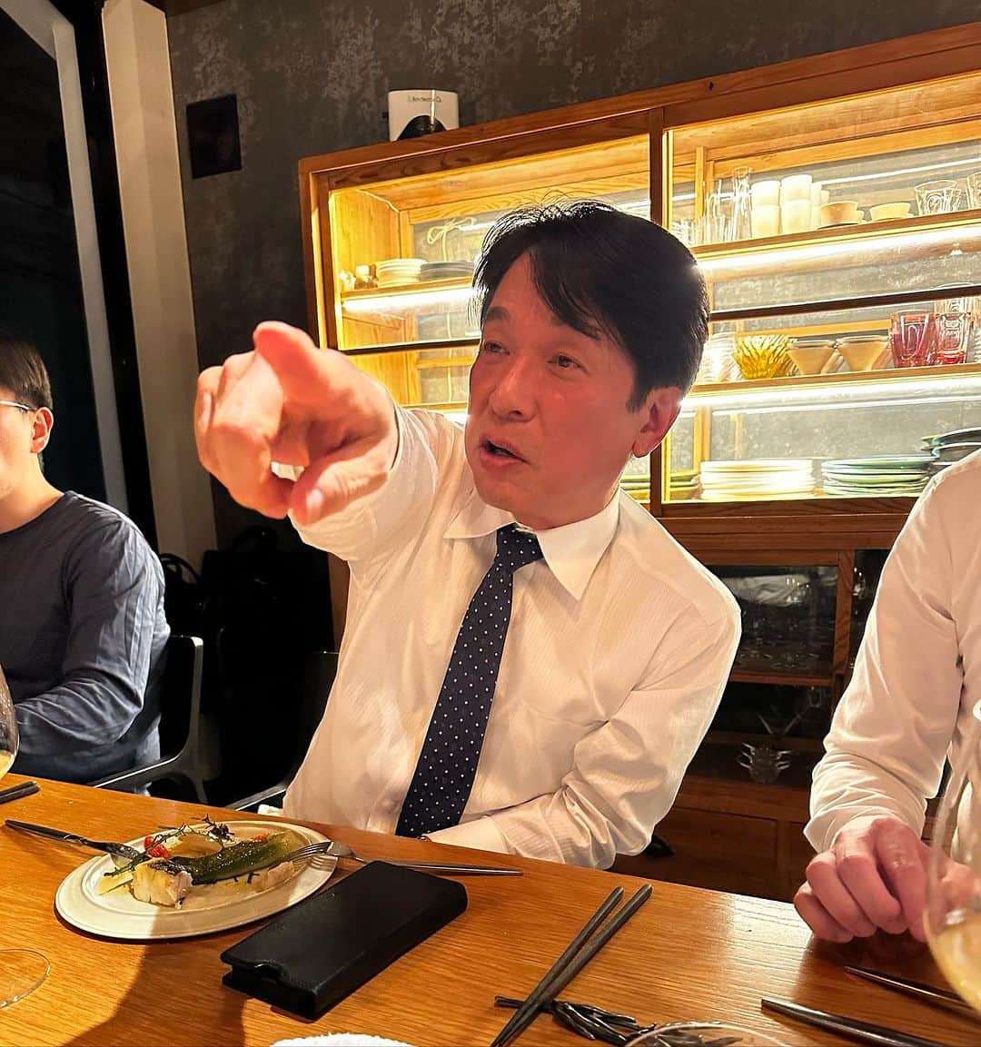 山岸久朗さんのインスタグラム写真 - (山岸久朗Instagram)「こんな路地裏に、こんな素敵なフレンチが潜んでるって誰が気づくのでしょう…💕  #フナシェフ #funachef  #船岡勇太  #循環型レストラン  #サスティナブル  #現代ガストロノミー  #フナシェフディナー  #フナシェフ好きな人と繋がりたい  #天満 #天満グルメ」10月23日 17時29分 - yamaben