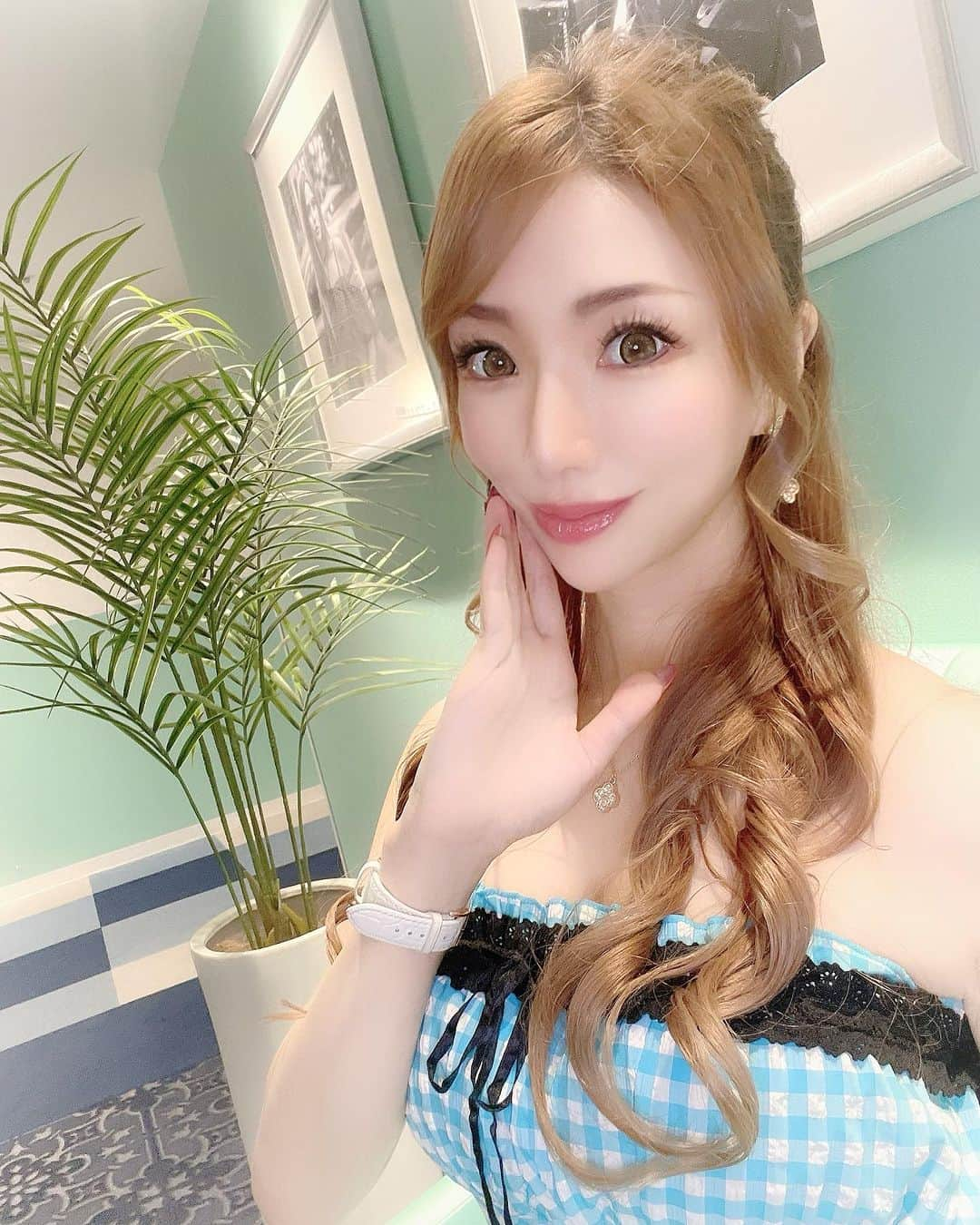 明星優花さんのインスタグラム写真 - (明星優花Instagram)「名古屋のHotel🏨きゃゎ💗 何枚目が好き⁉️  #インスタ女子 #インスタグルメ #インスタグラマー #インスタ映え #インスタ映えスポット  #インフルエンサー #インフルエンサー募集  #インフルエンサーになりたい  #インフルエンサーマーケティング  #TikTok #女社長 #女性起業家 #ホテル #ホテル名古屋 #Hotel #可愛い #可愛い💕  #可愛い部屋 #可愛いものが好き  #可愛いすぎる #可愛いは正義  #綺麗 #美人 #美女 #美意識 #大人女子 #大人可愛い #セクシー #sexy」10月23日 18時00分 - yuka1219yuka