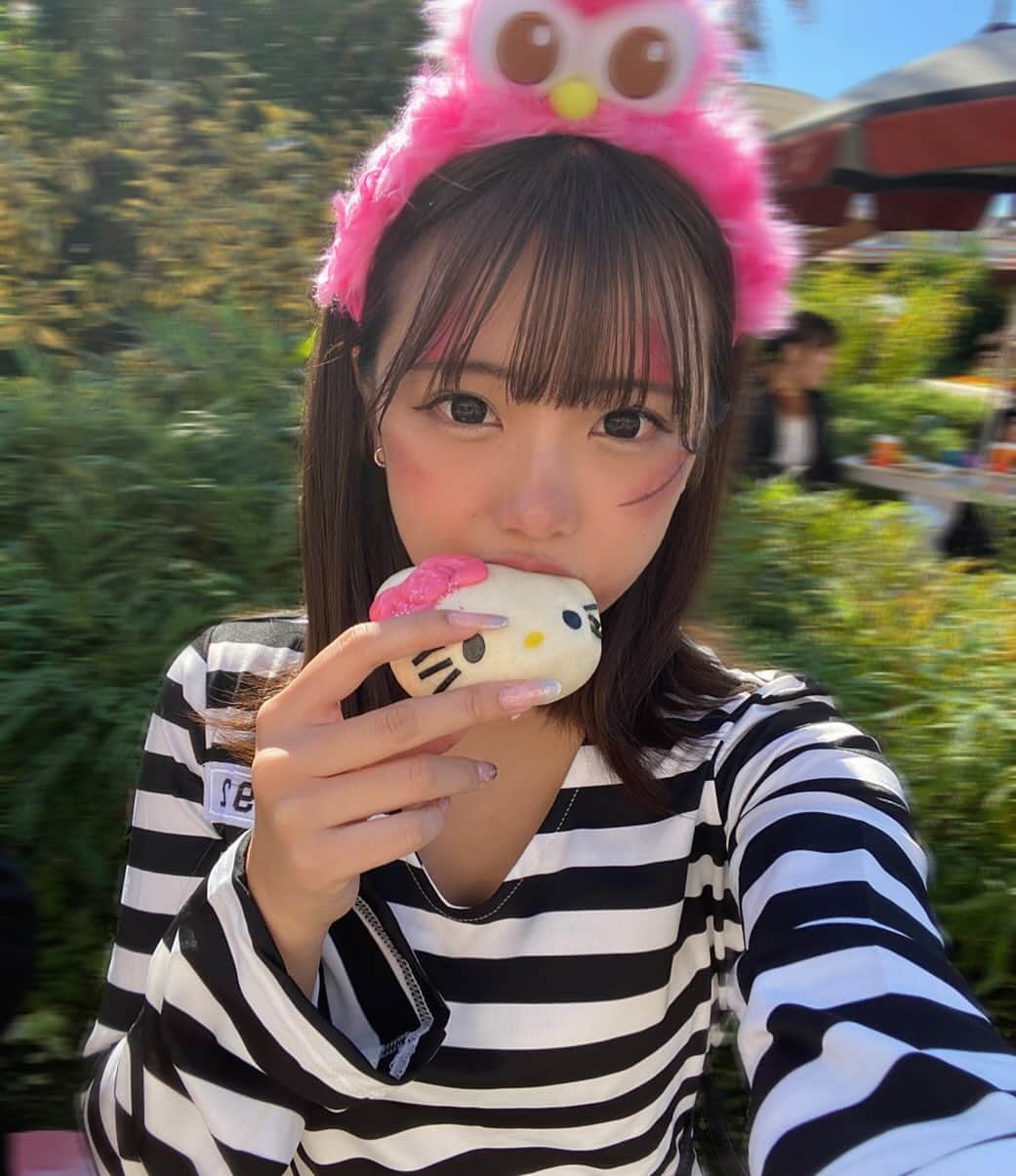姫乃夢月のインスタグラム：「キティまん美味しかった💗   #姫乃夢月  #ユニバ  #ホラーナイト  #キティまん」