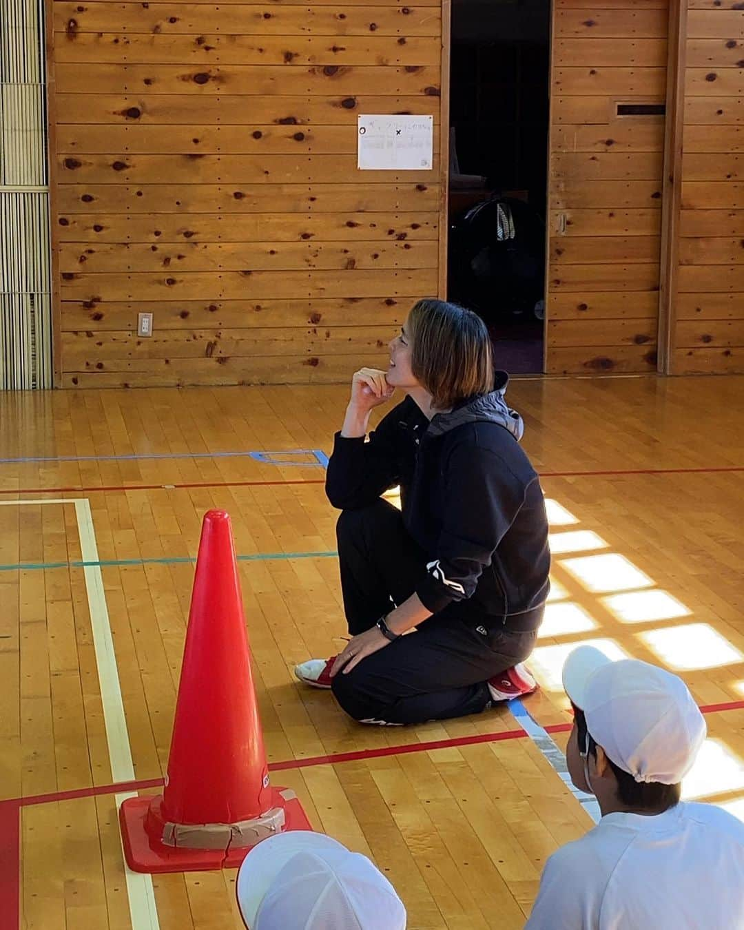 大山未希さんのインスタグラム写真 - (大山未希Instagram)「🔵  ユメセンin長野県  今回は上松小と上松中に。  午前と午後の授業の間に 日本で2番目に古いお蕎麦屋さんで昼食をとった後 時間のない中、寝覚めの床に行き 浦島太郎のいるところ？に行ってきました（笑）  本来急いで行くようなところじゃないんだけど かなりのスピードで行ったから15分位で戻ってきて マジで汗かいた🤣💦  少しだけですが観光？もできて楽しめました！  #ユメセン #jfaこころのプロジェクト #寿命そば越前屋 #寝覚めの床 ↓」10月23日 18時20分 - miki_oyama1003