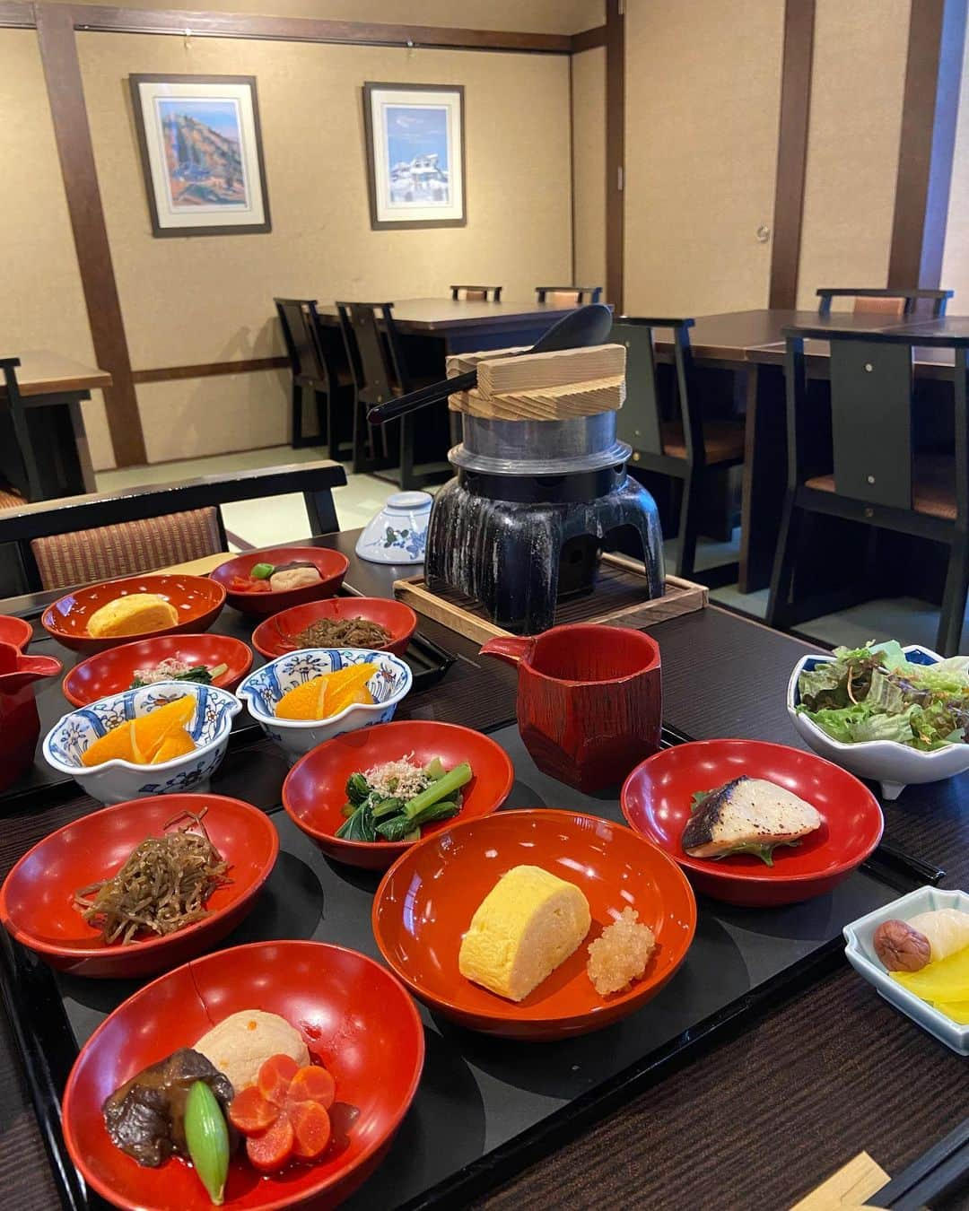 大山未希さんのインスタグラム写真 - (大山未希Instagram)「🔵  ユメセンin長野県  今回は上松小と上松中に。  午前と午後の授業の間に 日本で2番目に古いお蕎麦屋さんで昼食をとった後 時間のない中、寝覚めの床に行き 浦島太郎のいるところ？に行ってきました（笑）  本来急いで行くようなところじゃないんだけど かなりのスピードで行ったから15分位で戻ってきて マジで汗かいた🤣💦  少しだけですが観光？もできて楽しめました！  #ユメセン #jfaこころのプロジェクト #寿命そば越前屋 #寝覚めの床 ↓」10月23日 18時20分 - miki_oyama1003