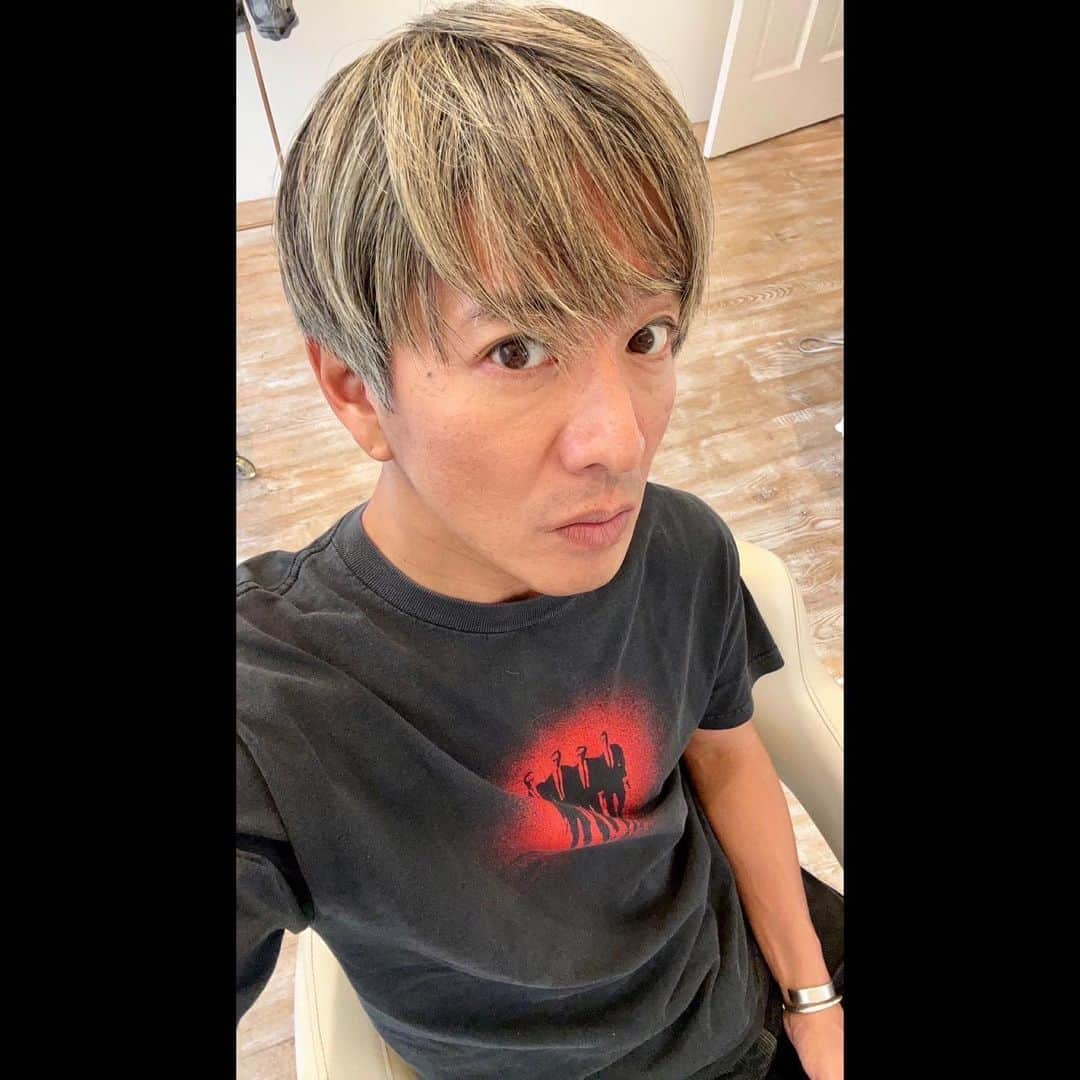 木村拓哉のインスタグラム：「⁡ ⁡ ⁡ 「サッパリしていただきましたぁ〜❕ ありがとうございましたぁ〜❕」 ⁡ PEACE‼︎ ⁡ STAYSAFE! ⁡ 拓哉 #木村拓哉#TakuyaKimura」