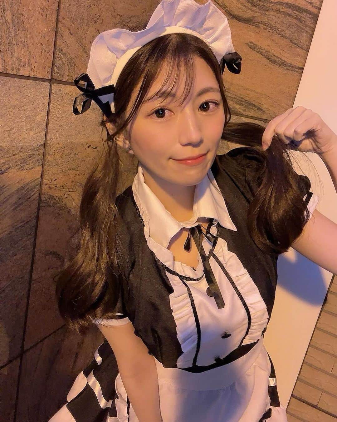 サニーデイガールズのインスタグラム：「今年もハロウィンの季節なので👻  メイドさん好評でお客様にもスタッフさんにもいっぱい褒めてもらえて嬉しすぎました🥹🥹🥹るんっ🎶  スーパードーム桃山店　穂波はる」
