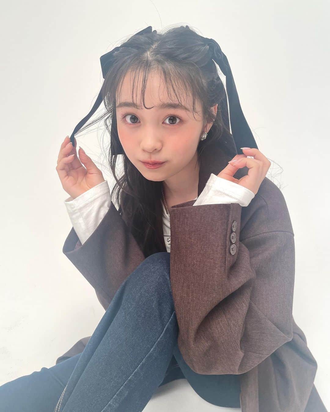 林芽亜里のインスタグラム：「🎀 ⁡ WEGOのおふしょ🪄 ⁡ 最近リボンヘア流行ってるよね~ྀི ハーフツインにも可愛いし、三つ編みに沢山つけても可愛い！！！ ⁡ ⁡ リボンはやはり可愛いですわ♡ ⁡ ⁡ #林芽亜里 #WEGO #めありぼん」