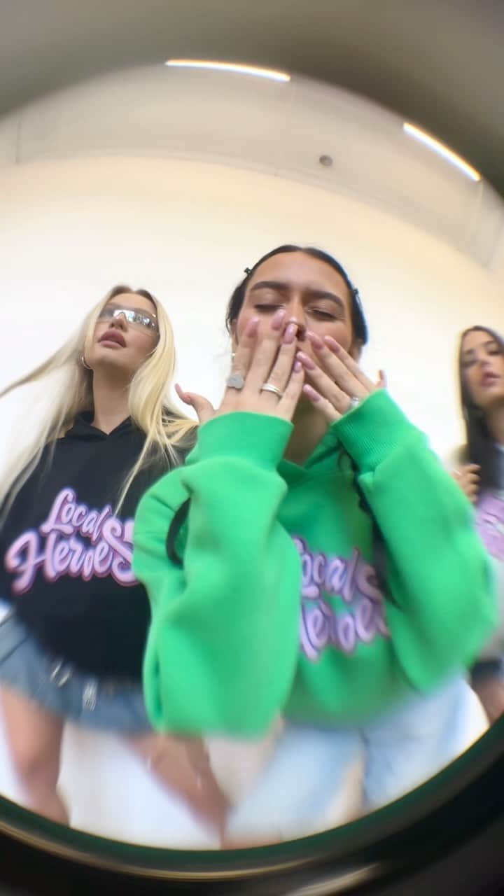 LOCAL HEROESのインスタグラム：「*It girls energy* 🫦💅🏻 OH BABY Hoodies Coming Soon. Don’t miss it! 🫵🏼」