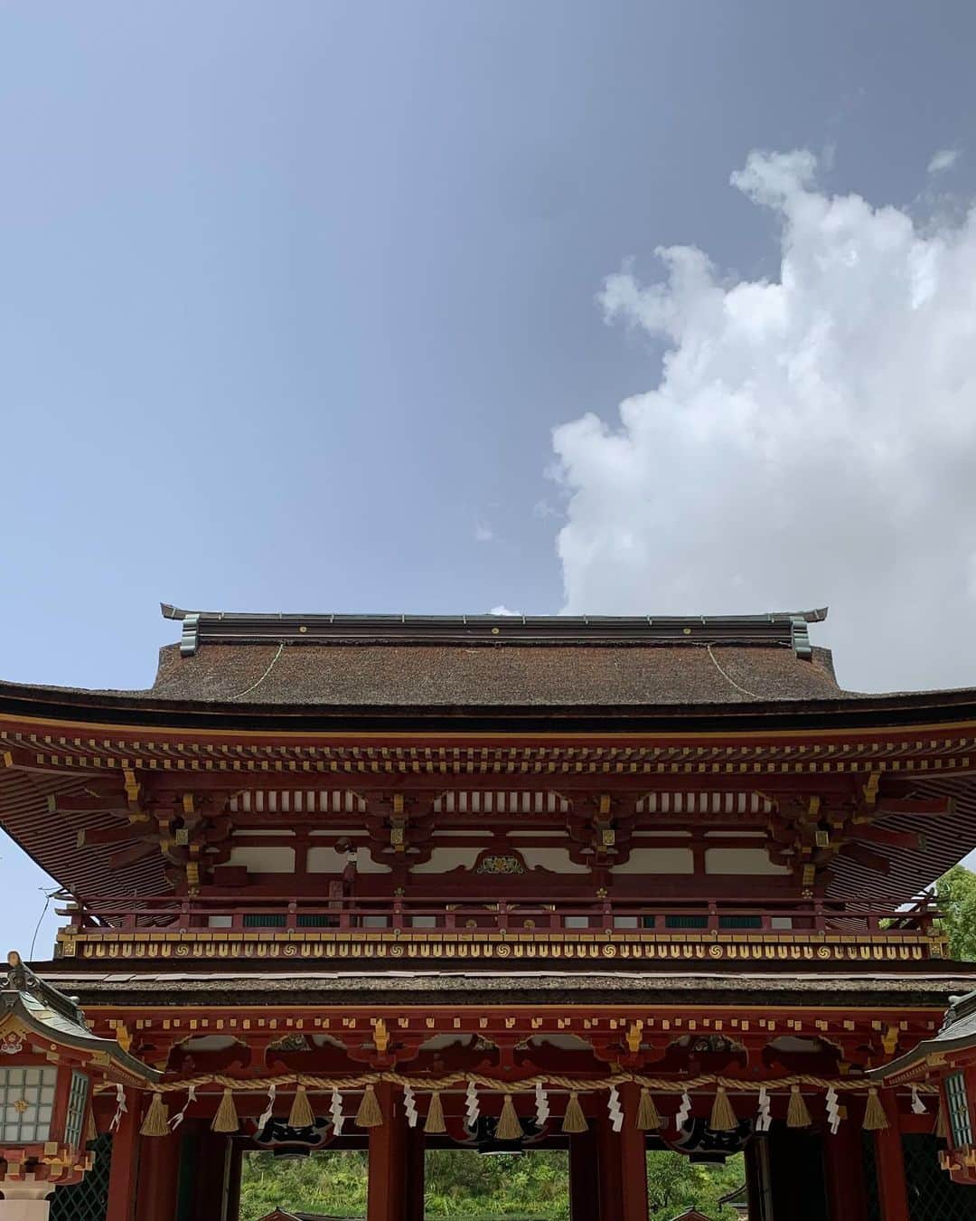 K A O R Iのインスタグラム：「| temple⛩️ 時期バラバラだけど全部今年の天満宮 1.天満宮楼門 2.仮殿がとってもシック屋根の木々たちがダイナミック 3.曲線の美しいお賽銭箱 4.coba cafe🥩🍴 5.また別日のcoba cafe 🍛 前回1人来れなくてリベンジしたの🍽️ 6.パフェも毎回マストで🍨🍓🥜🥄 7梅ヶ枝餅 8. 通りを入った所にある行ってみたかったお店なんだけど定休日だった 9.いの吉で海鮮丼ランチ 10.Loop&Bread🥖  #fukuoka#dazaifutenmangu」