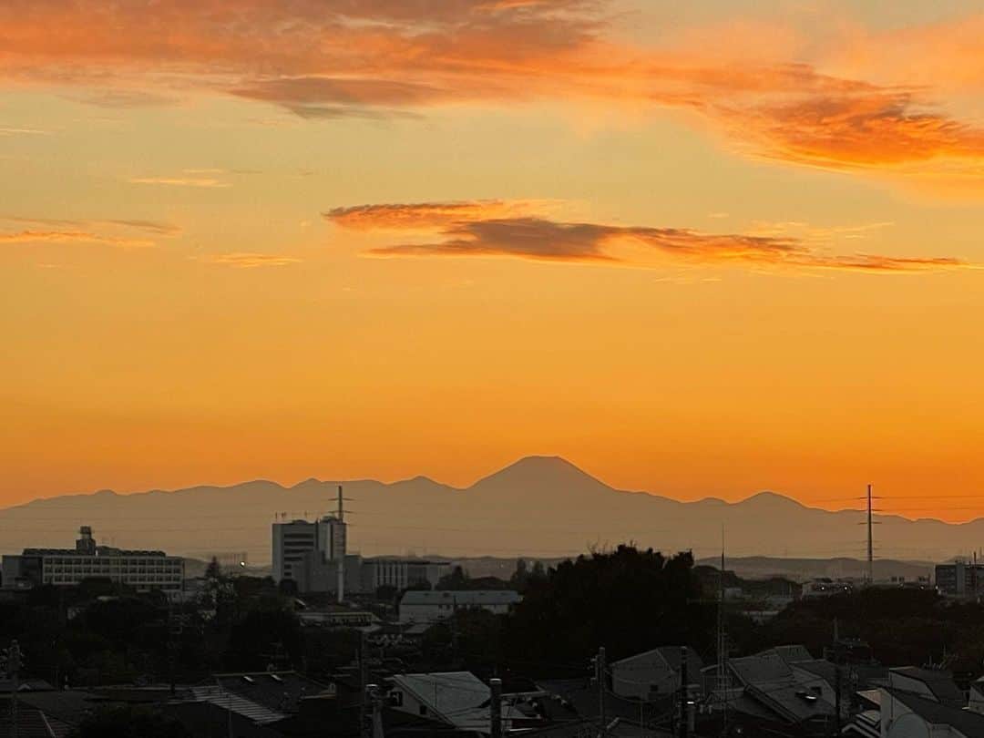 石黒彰のインスタグラム：「綺麗な夕焼けでしたなー😌。」