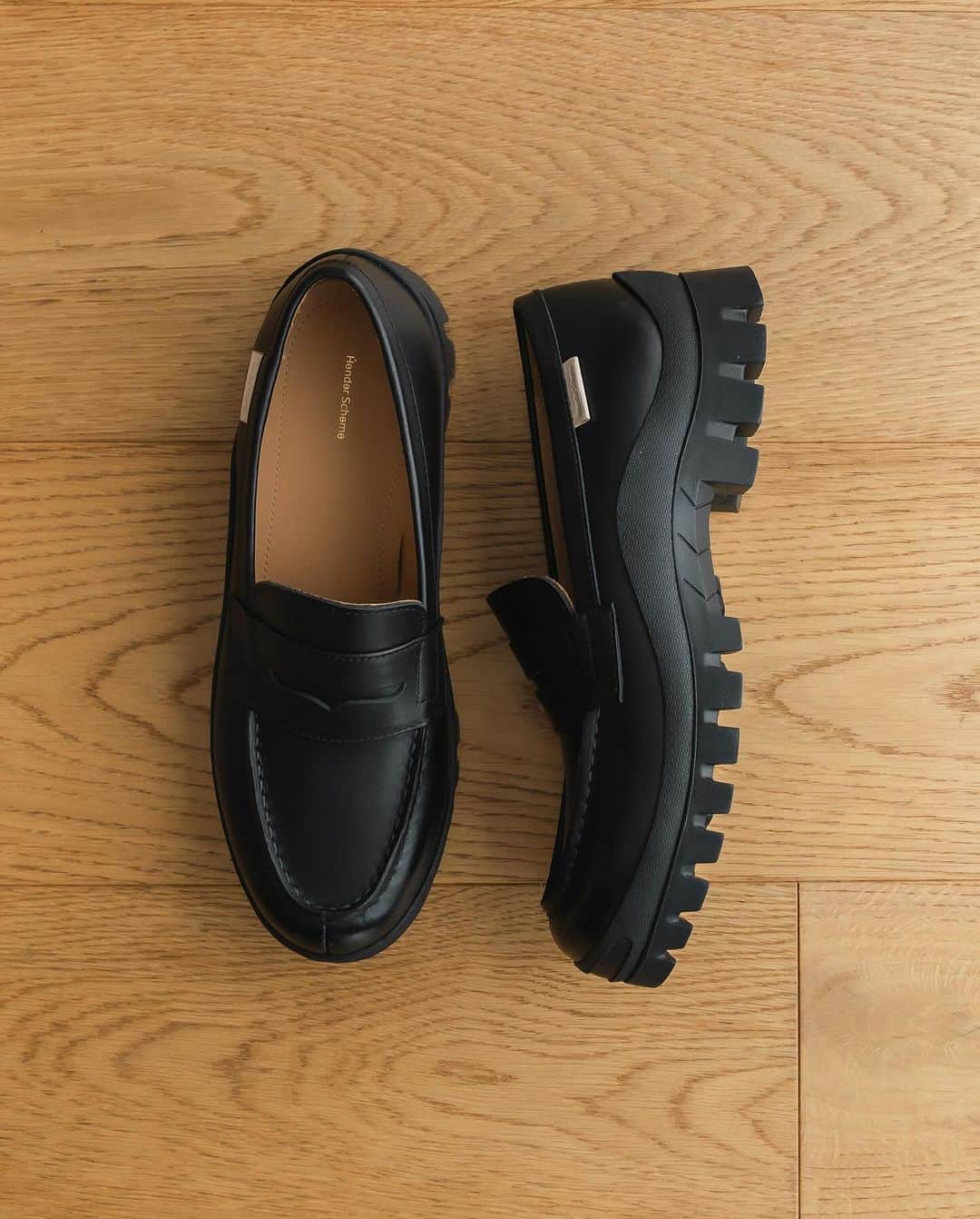 Ryoさんのインスタグラム写真 - (RyoInstagram)「My recent favorite shoes 👞👟 最近のスタメン 思っていたよりもシルバーの靴が合わせやすい⚪️ シルバーのアクセサリー感覚💍  たくさん靴はあるのに、 結局玄関に出てる靴しか履かなくなってしまう😩 ㅤㅤㅤㅤㅤㅤㅤㅤㅤㅤㅤㅤㅤ #adidas #walesbonner #hendersheme」10月23日 17時52分 - ryo__takashima