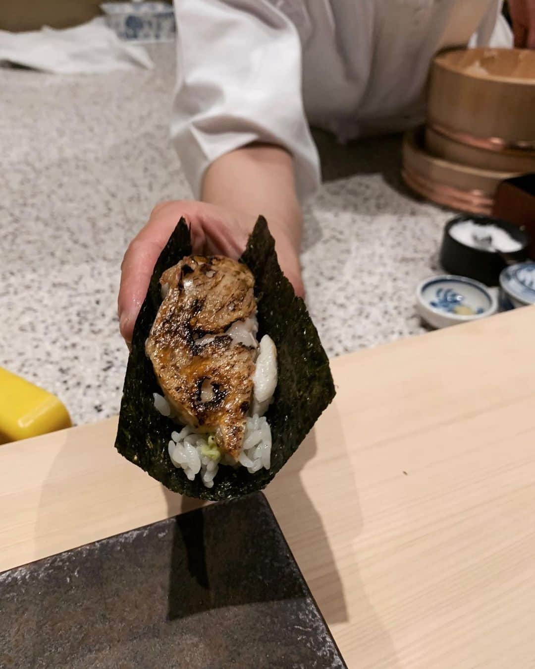 ジヒョンさんのインスタグラム写真 - (ジヒョンInstagram)「- 배터질뻔 .. 🥺🍣♥️ 스시먹으면 늘 배가 안불러서 아쉬웠는데 맛있게 배부르게 잘먹었움 ㅎㅎ」10月23日 18時02分 - k_ji_h