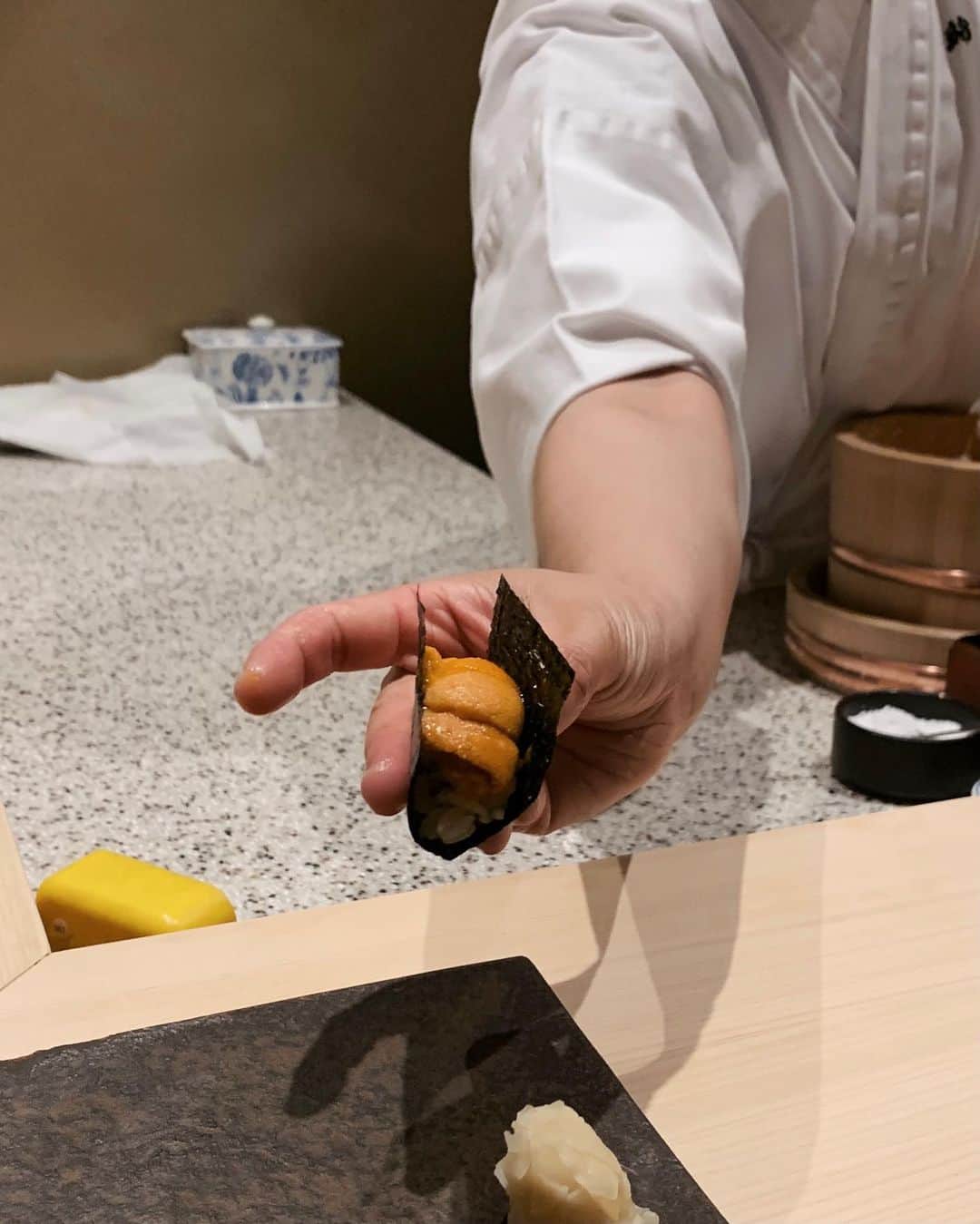 ジヒョンさんのインスタグラム写真 - (ジヒョンInstagram)「- 배터질뻔 .. 🥺🍣♥️ 스시먹으면 늘 배가 안불러서 아쉬웠는데 맛있게 배부르게 잘먹었움 ㅎㅎ」10月23日 18時02分 - k_ji_h