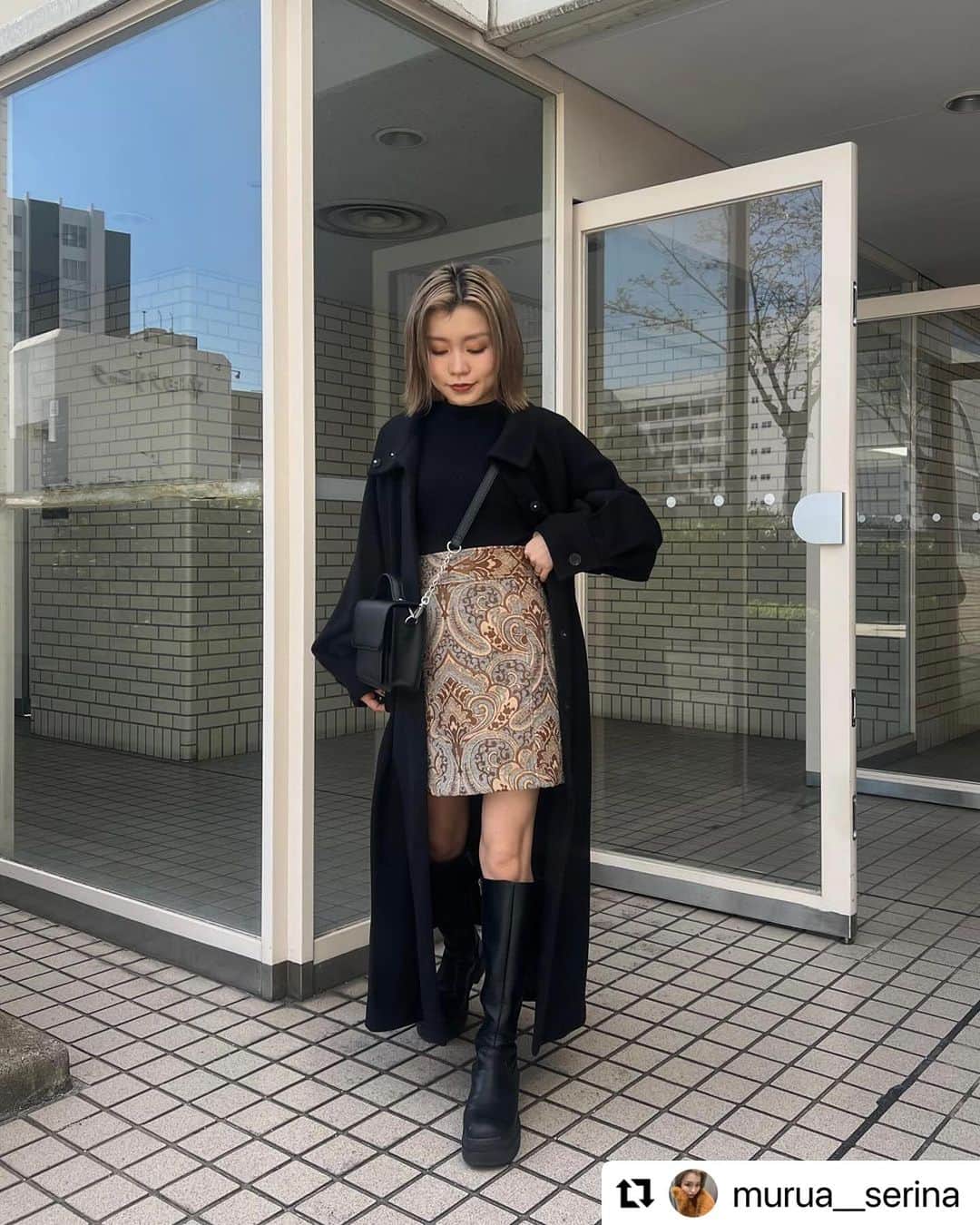 MURUAのインスタグラム：「#Repost @murua__serina with @use.repost ・・・ .  予約時から大人気のコート！発売中です♡  148cmでもこの丈感！！ ゆったりしてるので厚手のニットも気込めてあったか☺️  前しめて着ても可愛いんだな〜 また次UPします✌🏻  item詳細は【@murua__serina】TOPのURLから🔍  -  ☑︎#スタンドカラーコート ¥18,920 ☑︎#ボトルネックニット ¥5,500 ☑︎#ジャガードミニスカート ¥7,920  ・・・ 着用アイテムは商品タグ or TOPのURLからチェック ▶︎▶︎ @murua_by_staff  #murua #murua_snap #ootd #ootdfashion #coordinate #fashion #murua2023aw」