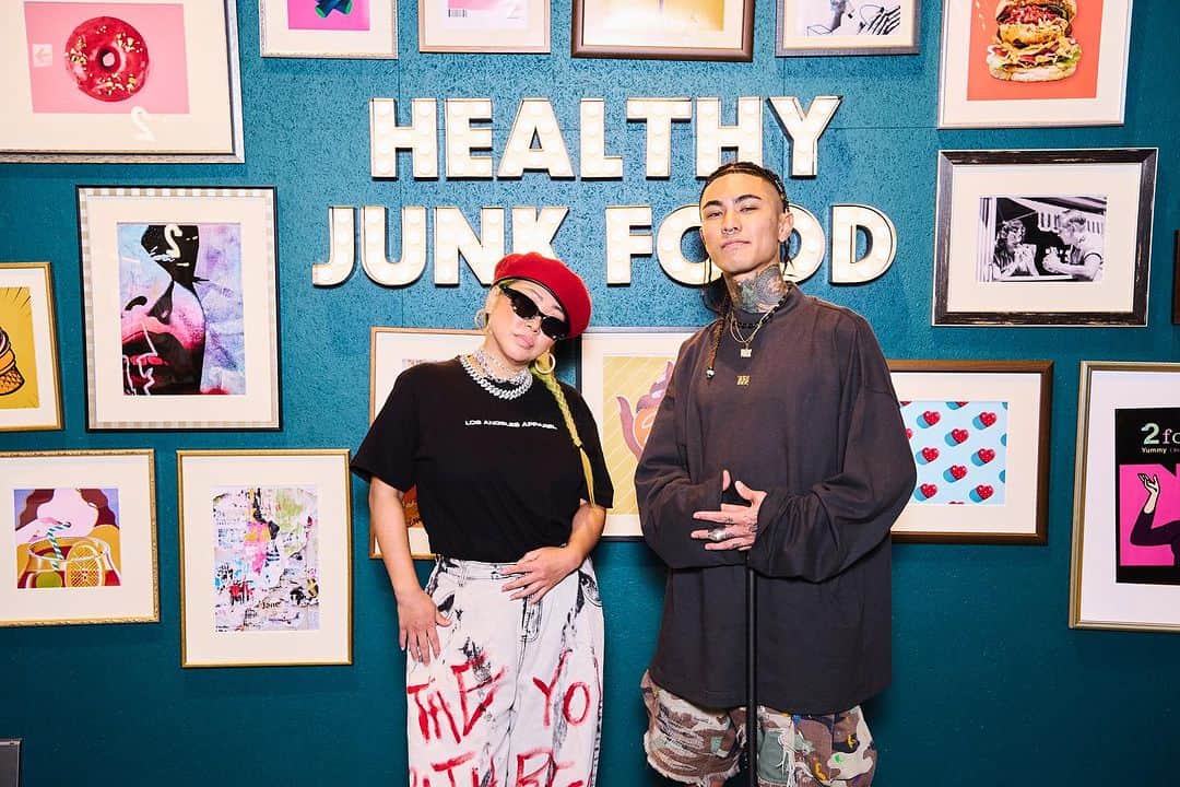 ルナさんのインスタグラム写真 - (ルナInstagram)「2foodsオリジナルインタビュー 今回のゲストはOZworld @ozworld_official  New album「SUN NO KUNI」をリリースし更なるフェイズに向かうOZの世界をアパレルからジュエリー、NFT、プライベートな質問、初出し情報まで深掘りしてます😏  本日より @2foods_ch CHANNEL 各アカウントにて順次公開されちゃうよ‼️  #2foods #OZworld #2foodschannel #music #HIPHOP」10月23日 18時00分 - luna67