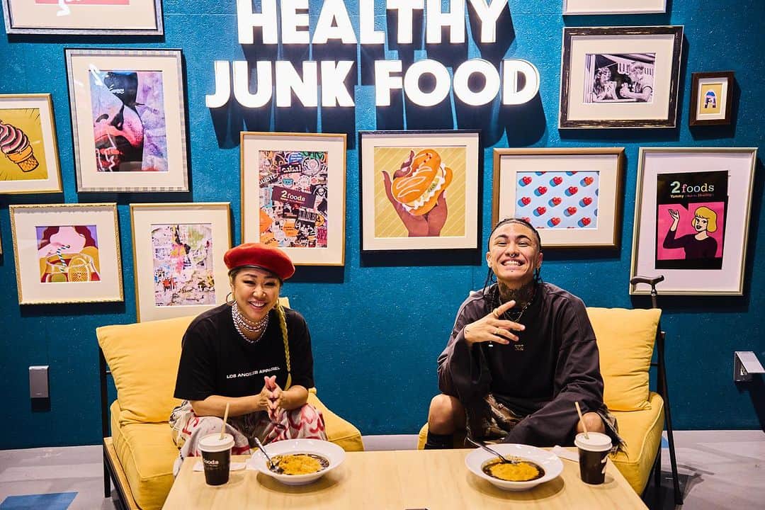 ルナさんのインスタグラム写真 - (ルナInstagram)「2foodsオリジナルインタビュー 今回のゲストはOZworld @ozworld_official  New album「SUN NO KUNI」をリリースし更なるフェイズに向かうOZの世界をアパレルからジュエリー、NFT、プライベートな質問、初出し情報まで深掘りしてます😏  本日より @2foods_ch CHANNEL 各アカウントにて順次公開されちゃうよ‼️  #2foods #OZworld #2foodschannel #music #HIPHOP」10月23日 18時00分 - luna67